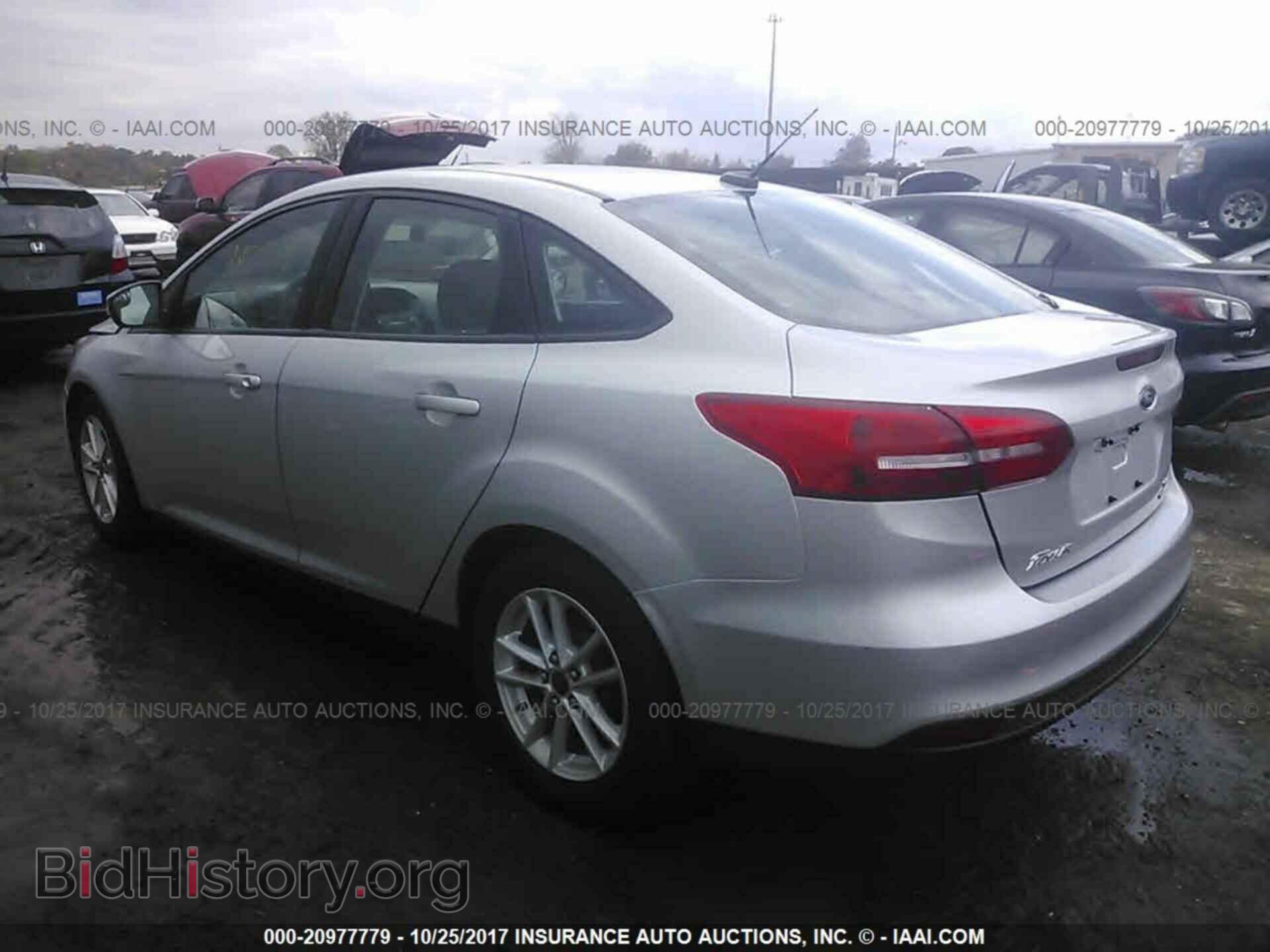 2015 Ford Focus - VIN: 1FADP3F23FL207521 - Photo 3