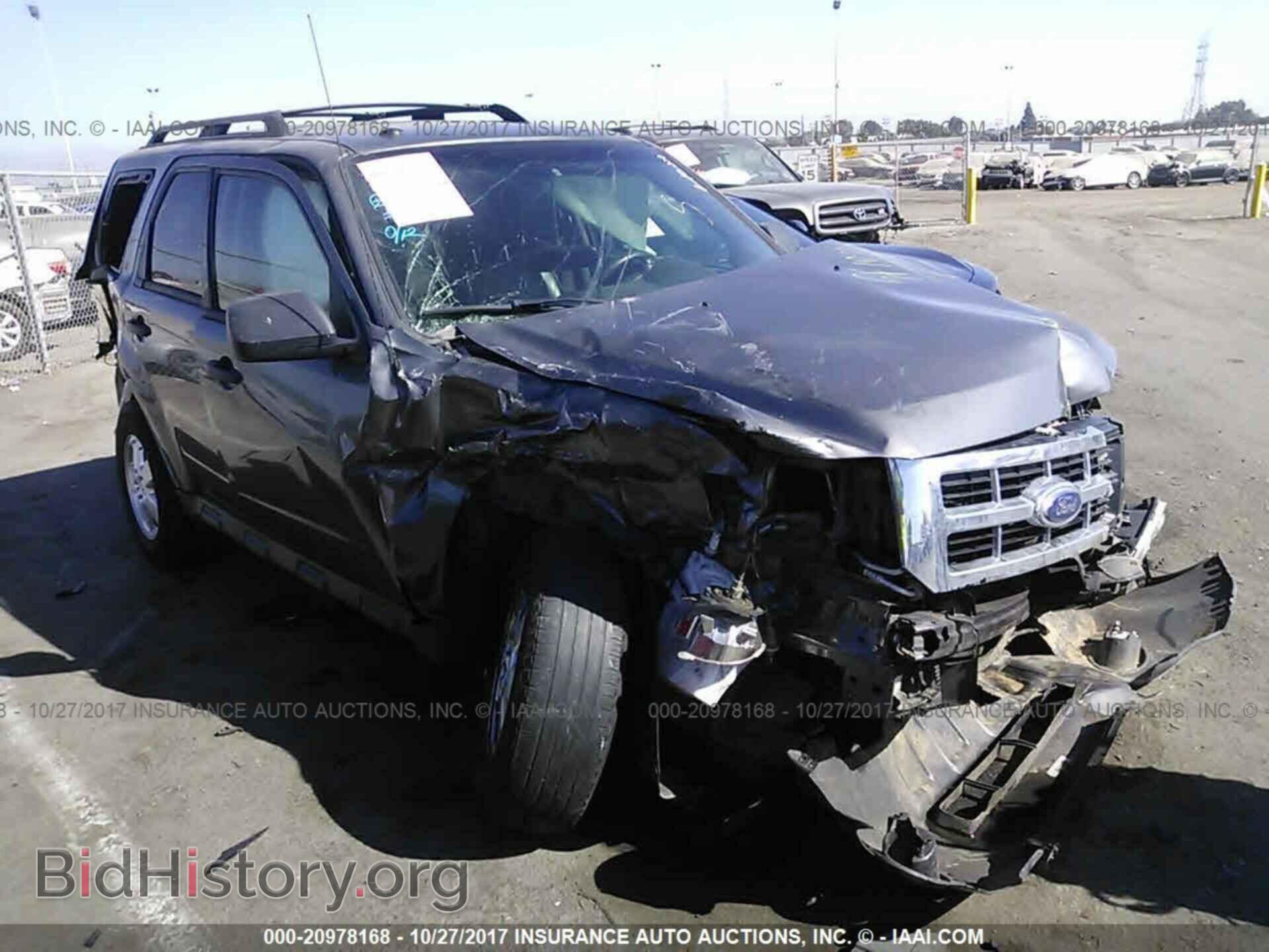 Photo 1FMCU0D77BKC08047 - Ford Escape 2011