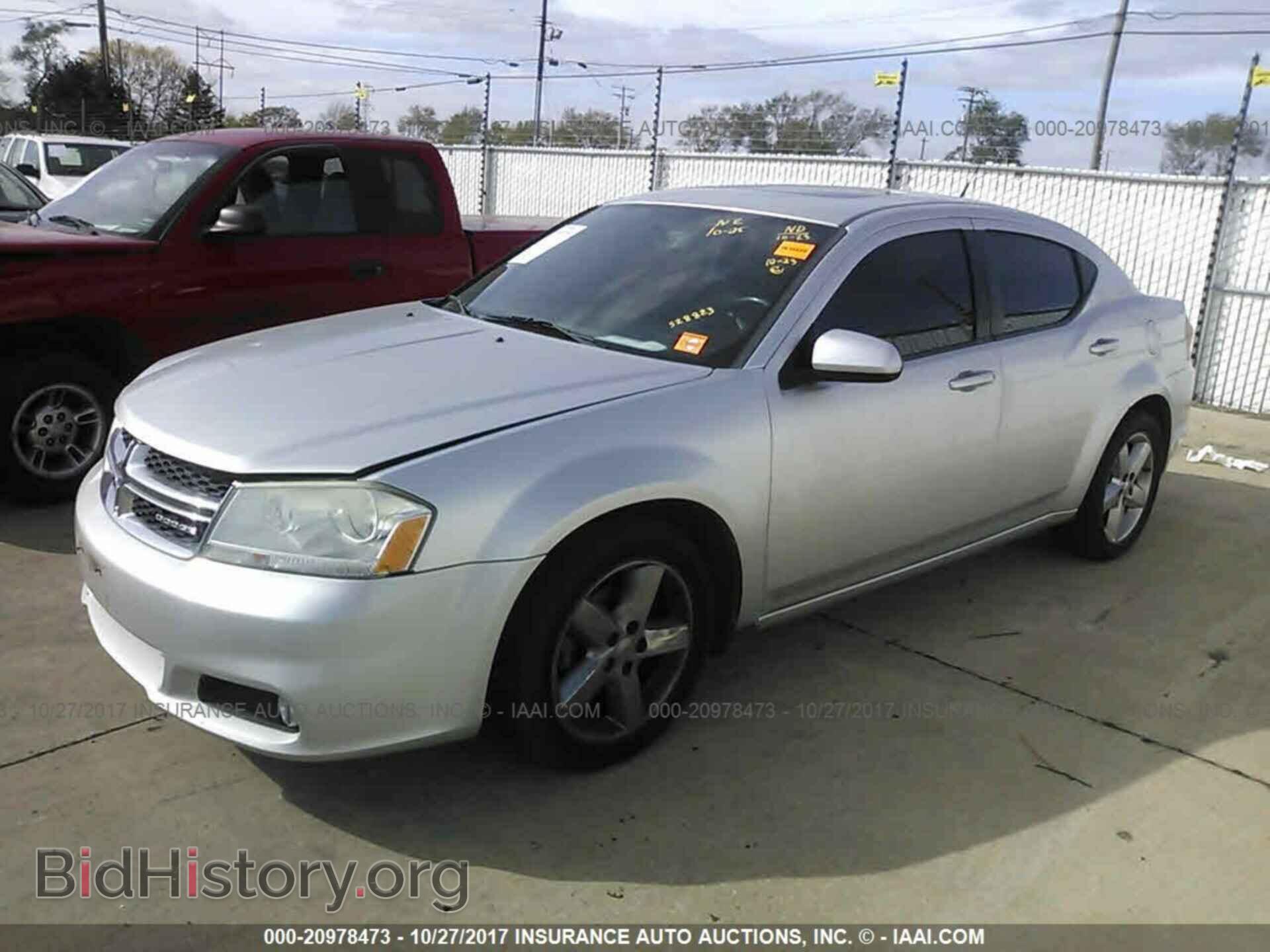 2011 Dodge Avenger - VIN: 1B3BD2FG2BN528823 - Фото 2