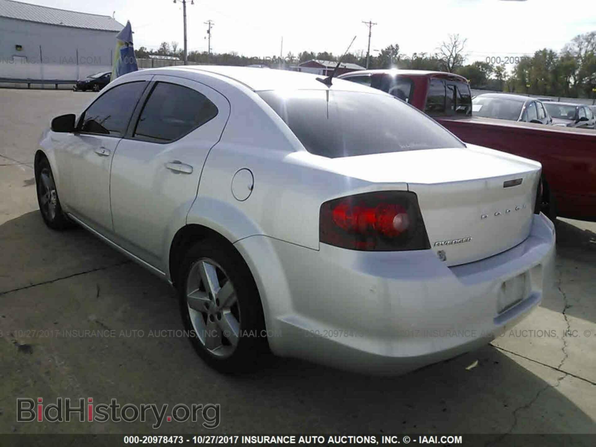 2011 Dodge Avenger - VIN: 1B3BD2FG2BN528823 - Фото 3