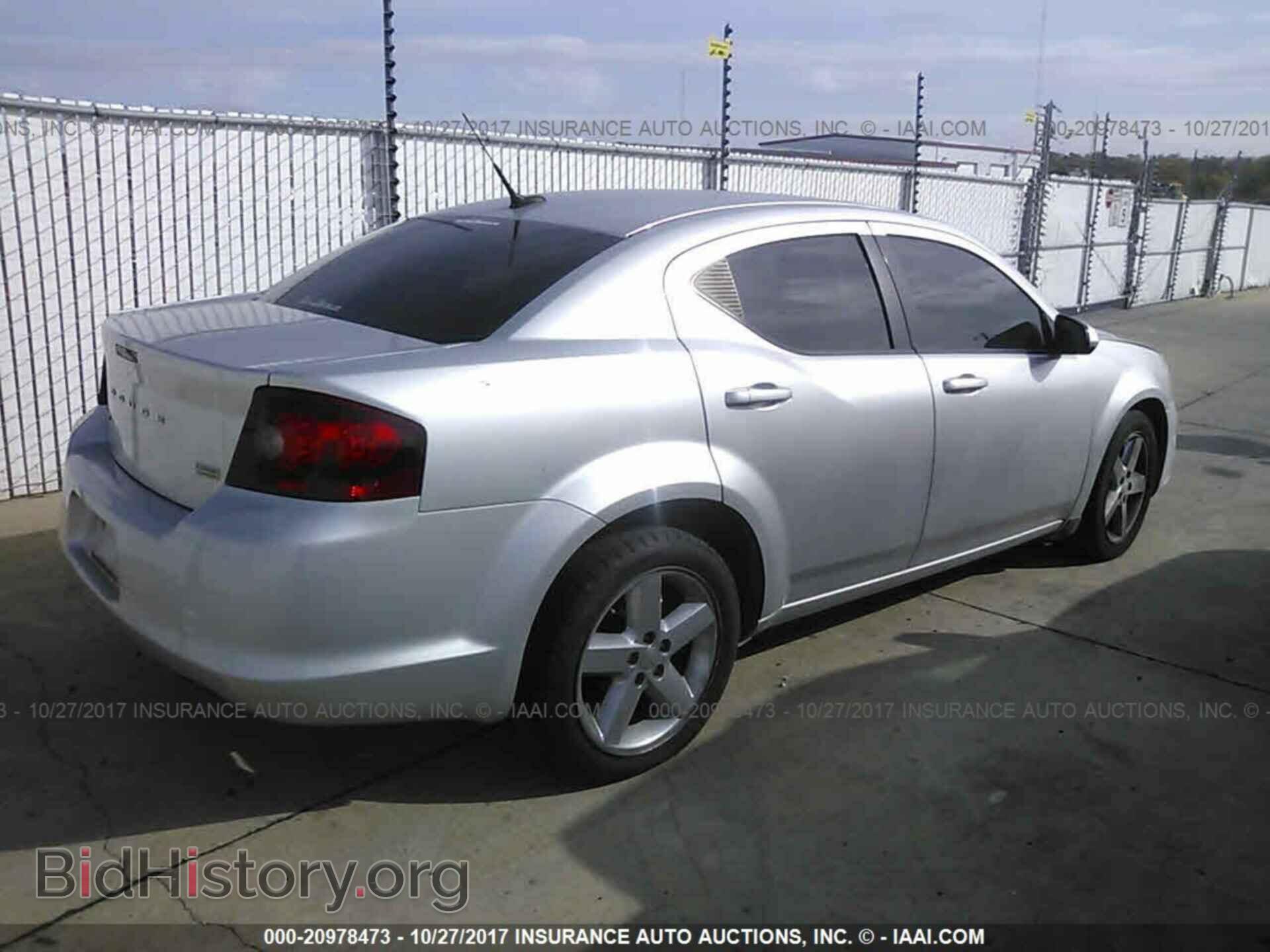2011 Dodge Avenger - VIN: 1B3BD2FG2BN528823 - Фото 4