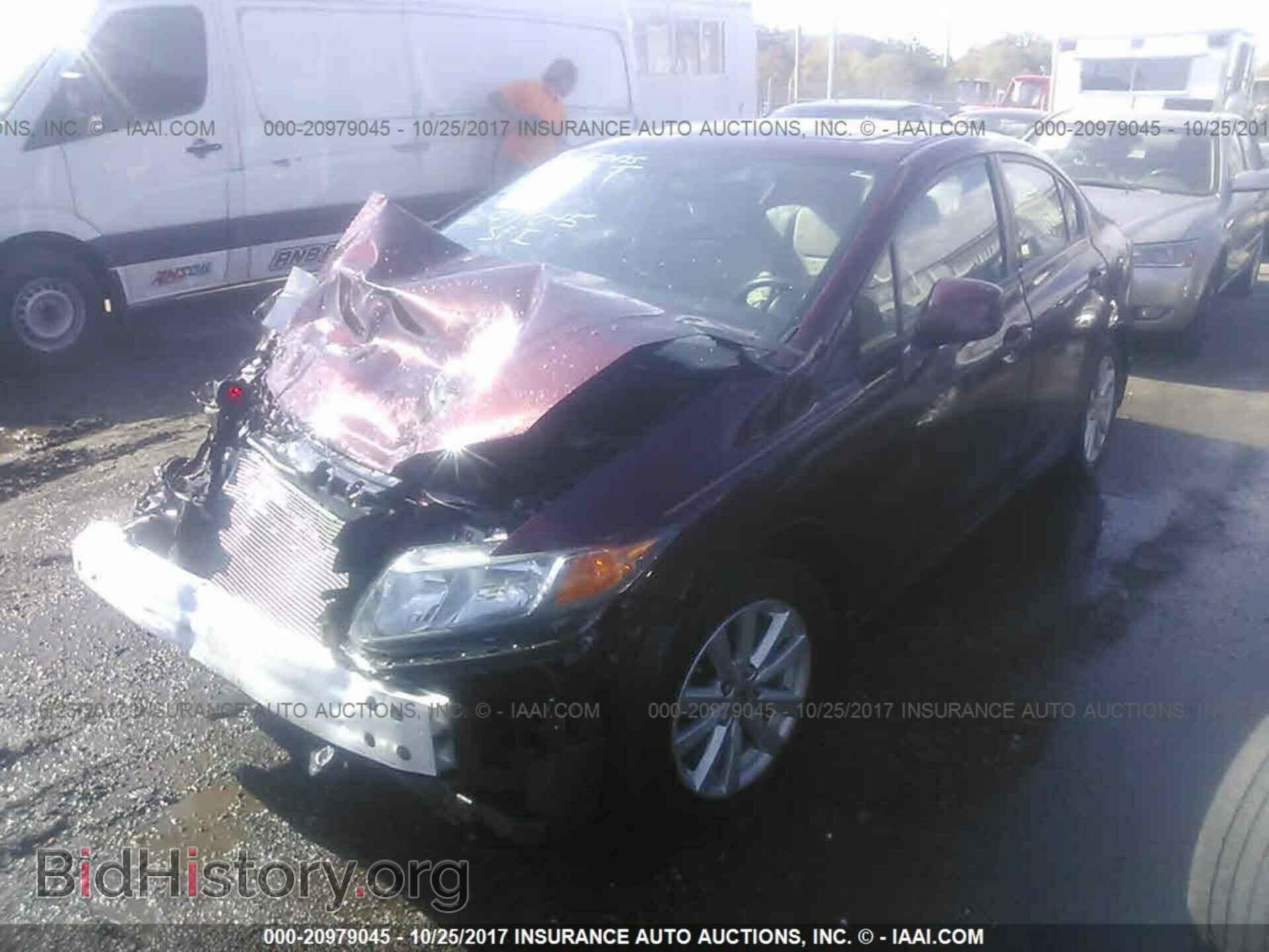 2012 Honda Civic - VIN: 2HGFB2F84CH543625 - Photo 2