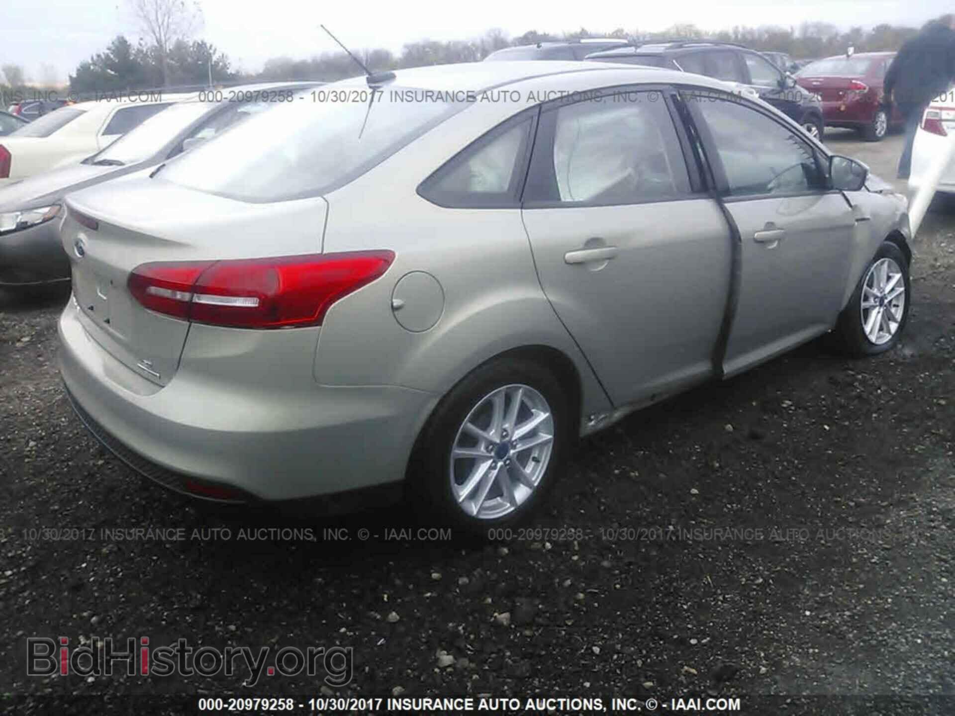 2016 Ford Focus - VIN: 1FADP3F25GL267110 - Photo 4