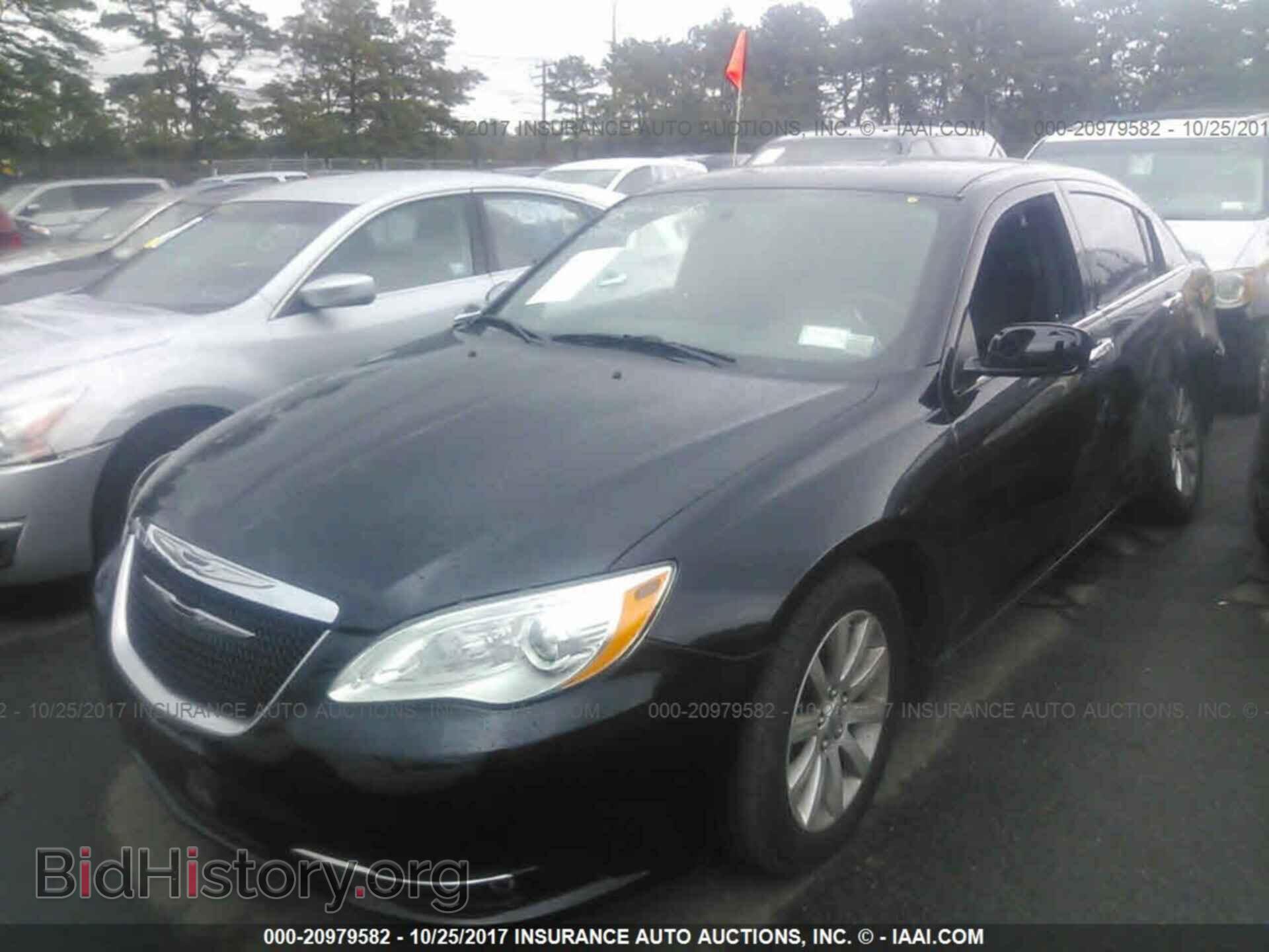 2014 Chrysler 200 - VIN: 1C3CCBCG4EN135599 - Photo 2