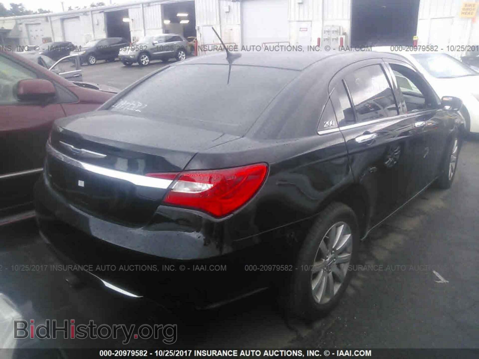 2014 Chrysler 200 - VIN: 1C3CCBCG4EN135599 - Photo 4