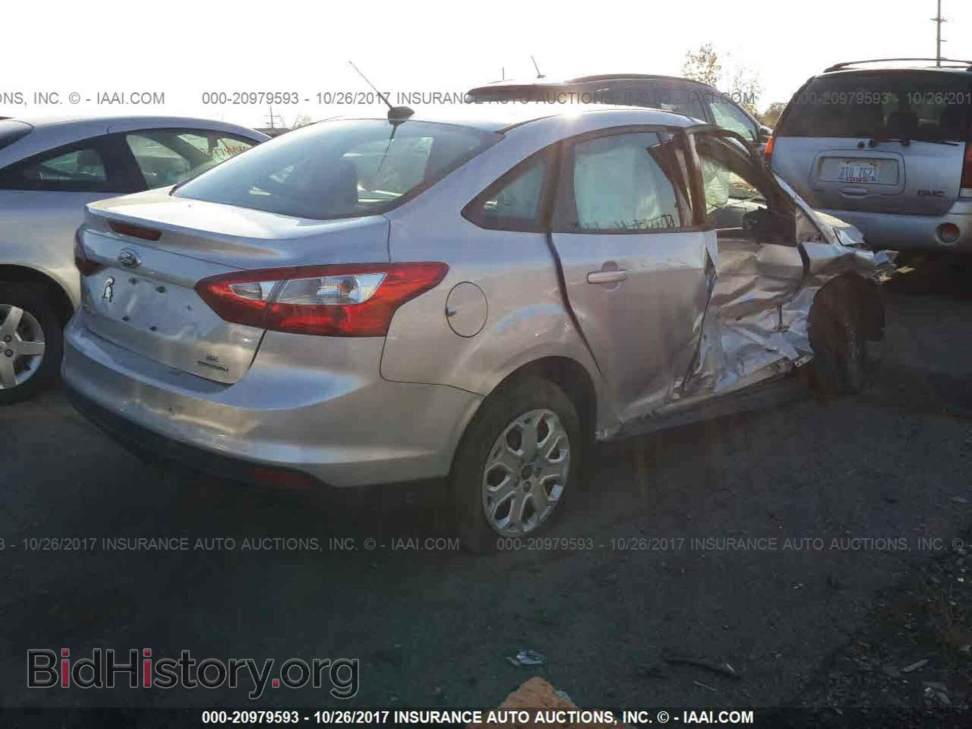 2014 Ford Focus - VIN: 1FADP3F24EL408827 - Photo 4