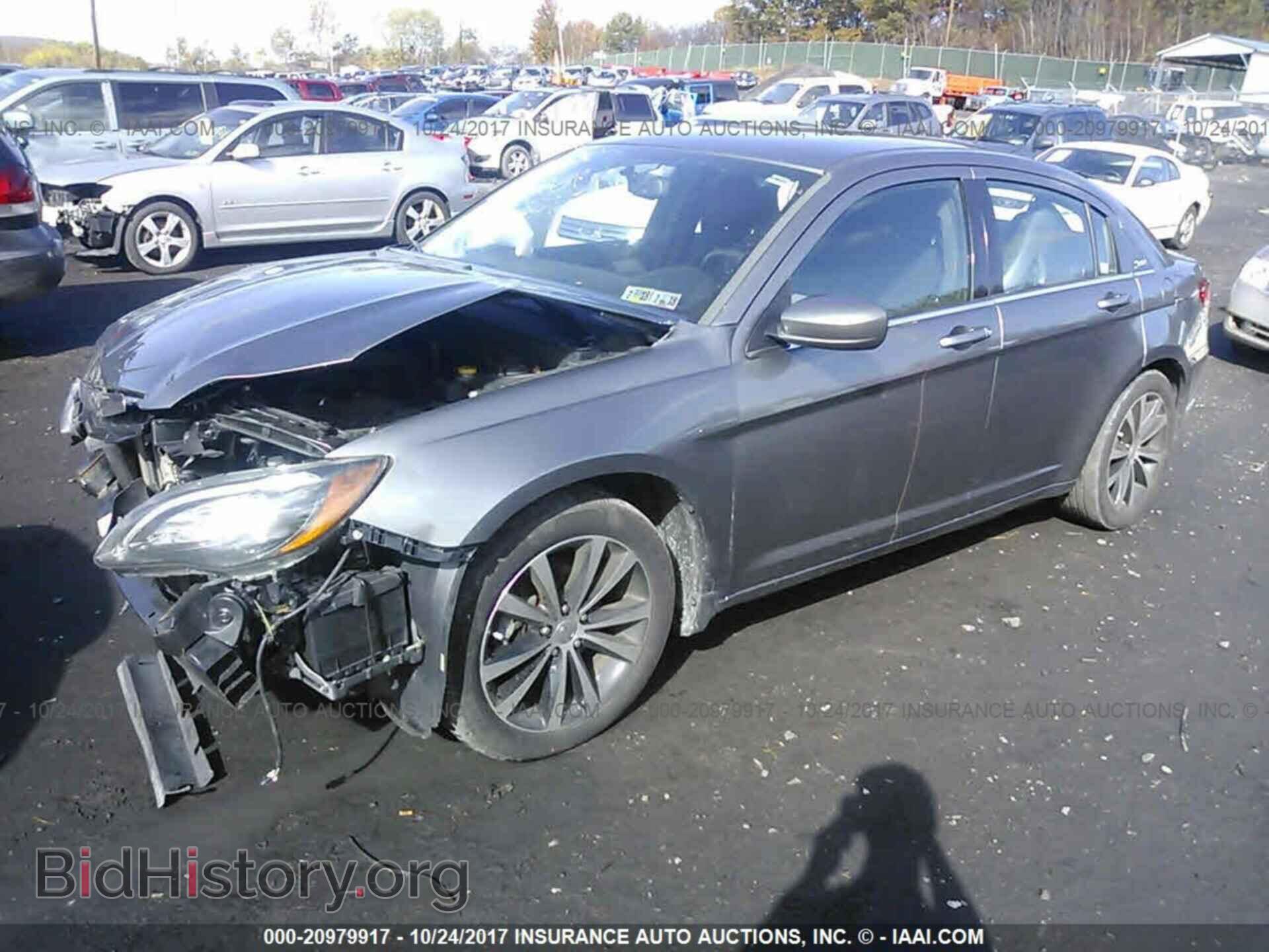 2013 Chrysler 200 - VIN: 1C3CCBBB2DN584638 - Photo 2
