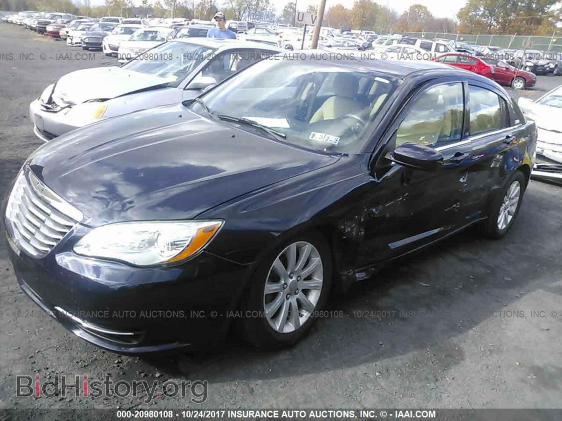 2011 Chrysler 200 - VIN: 1C3BC1FG2BN519801 - Фото 2