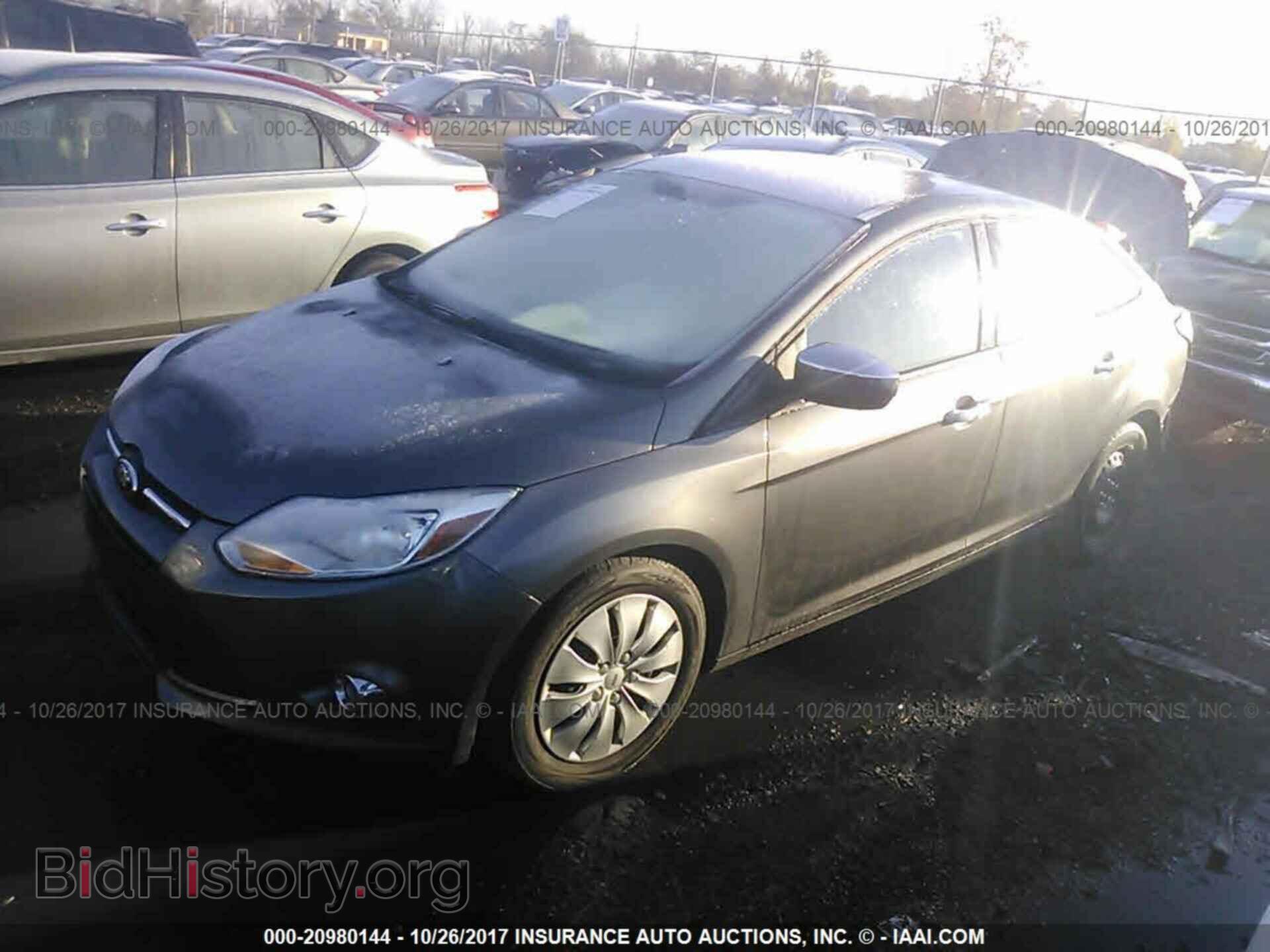 2012 Ford Focus - VIN: 1FAHP3F22CL399897 - Фото 2
