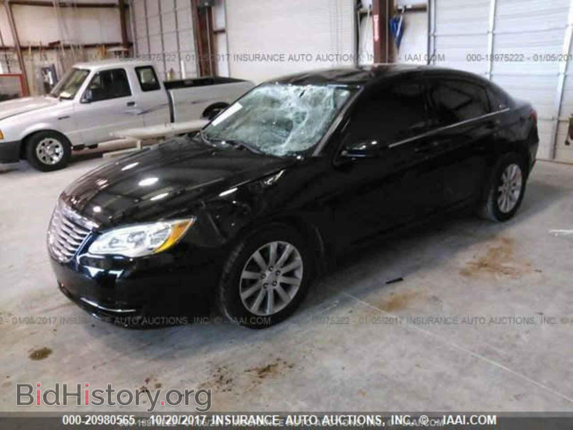 2014 Chrysler 200 - VIN: 1C3CCBBB1EN152740 - Фото 2