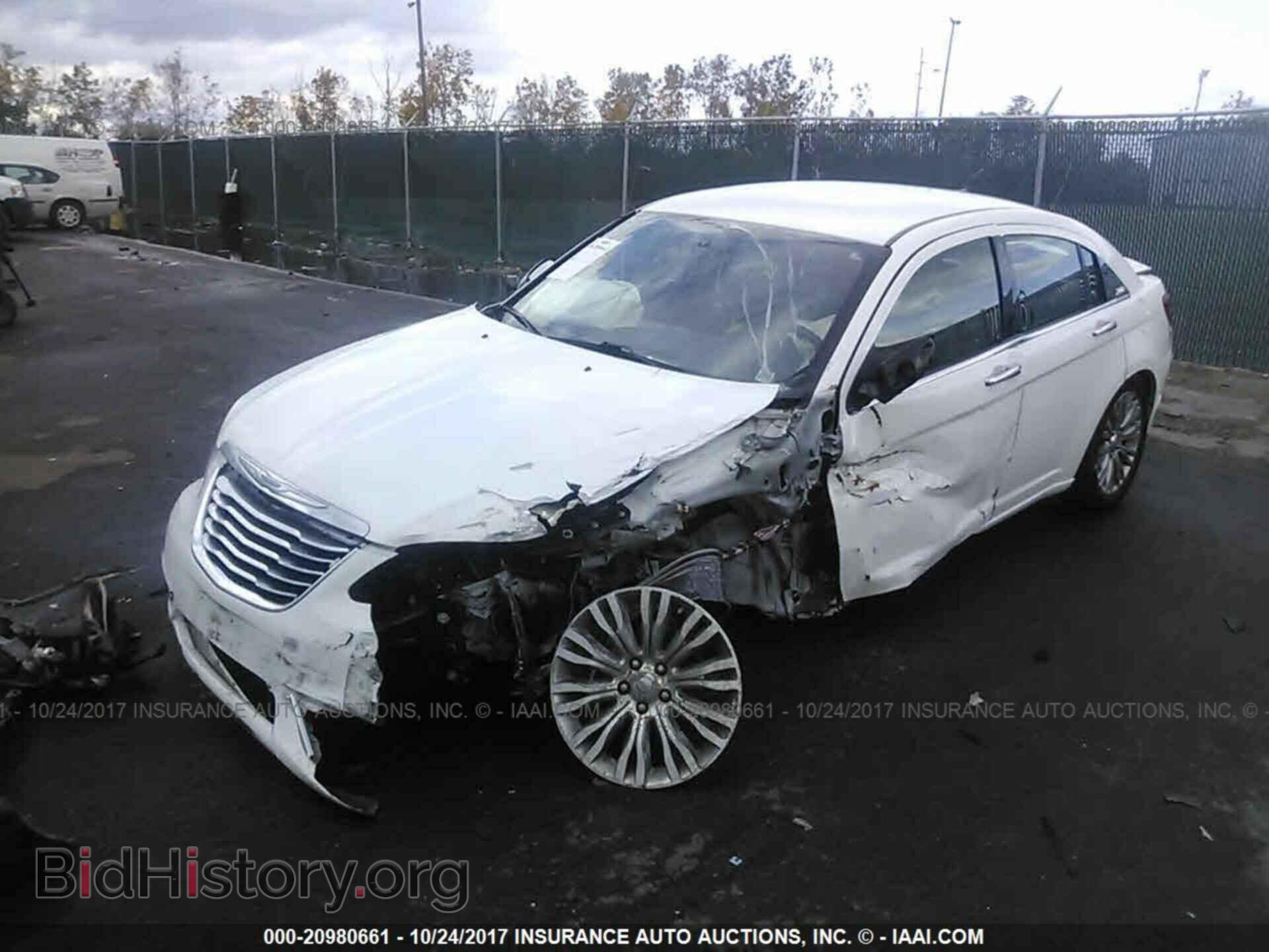 2012 Chrysler 200 - VIN: 1C3CCBCG0CN326482 - Фото 2