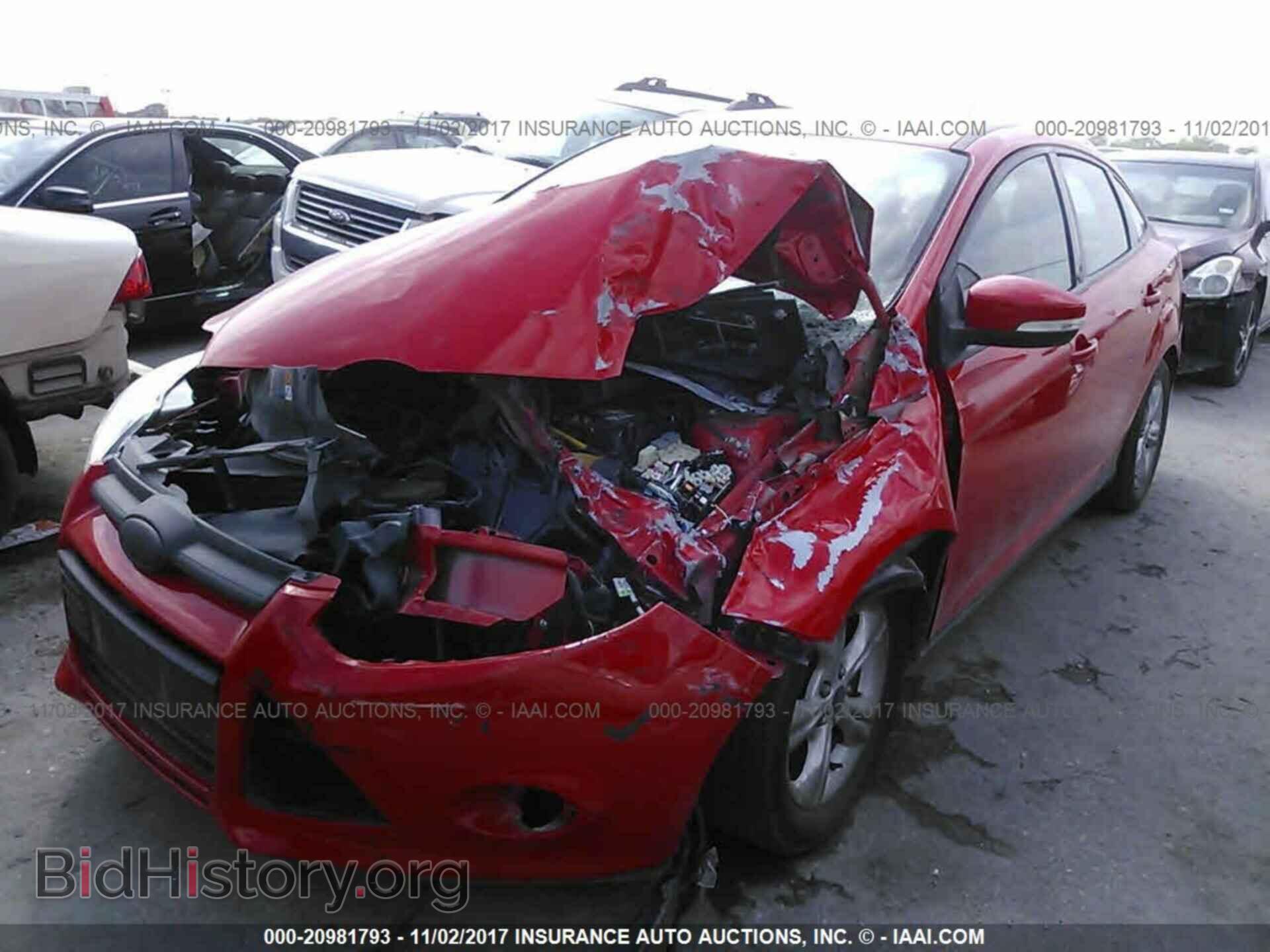 2014 Ford Focus - VIN: 1FADP3F27EL460274 - Фото 2