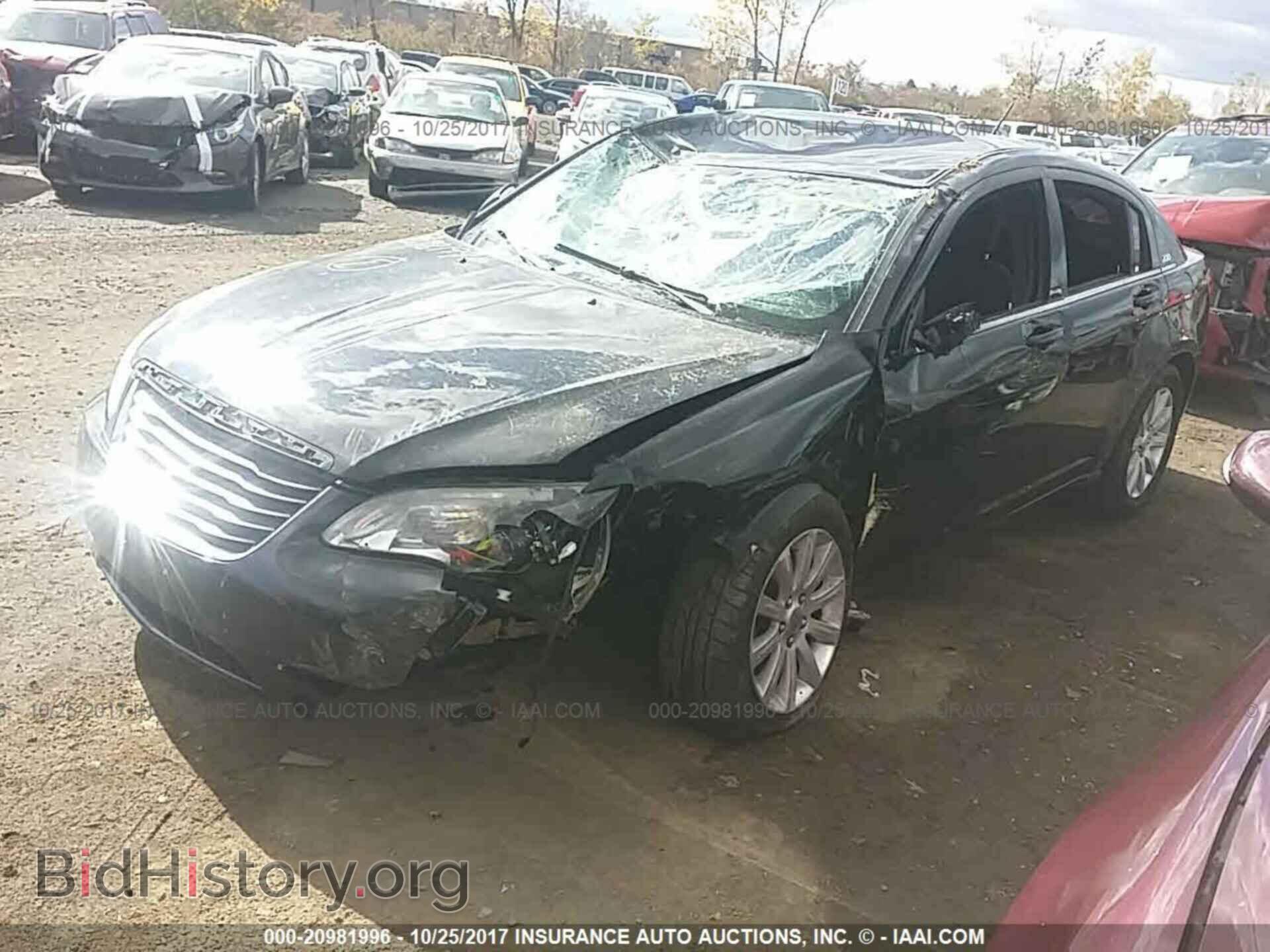 2011 Chrysler 200 - VIN: 1C3BC1FG8BN610460 - Фото 2