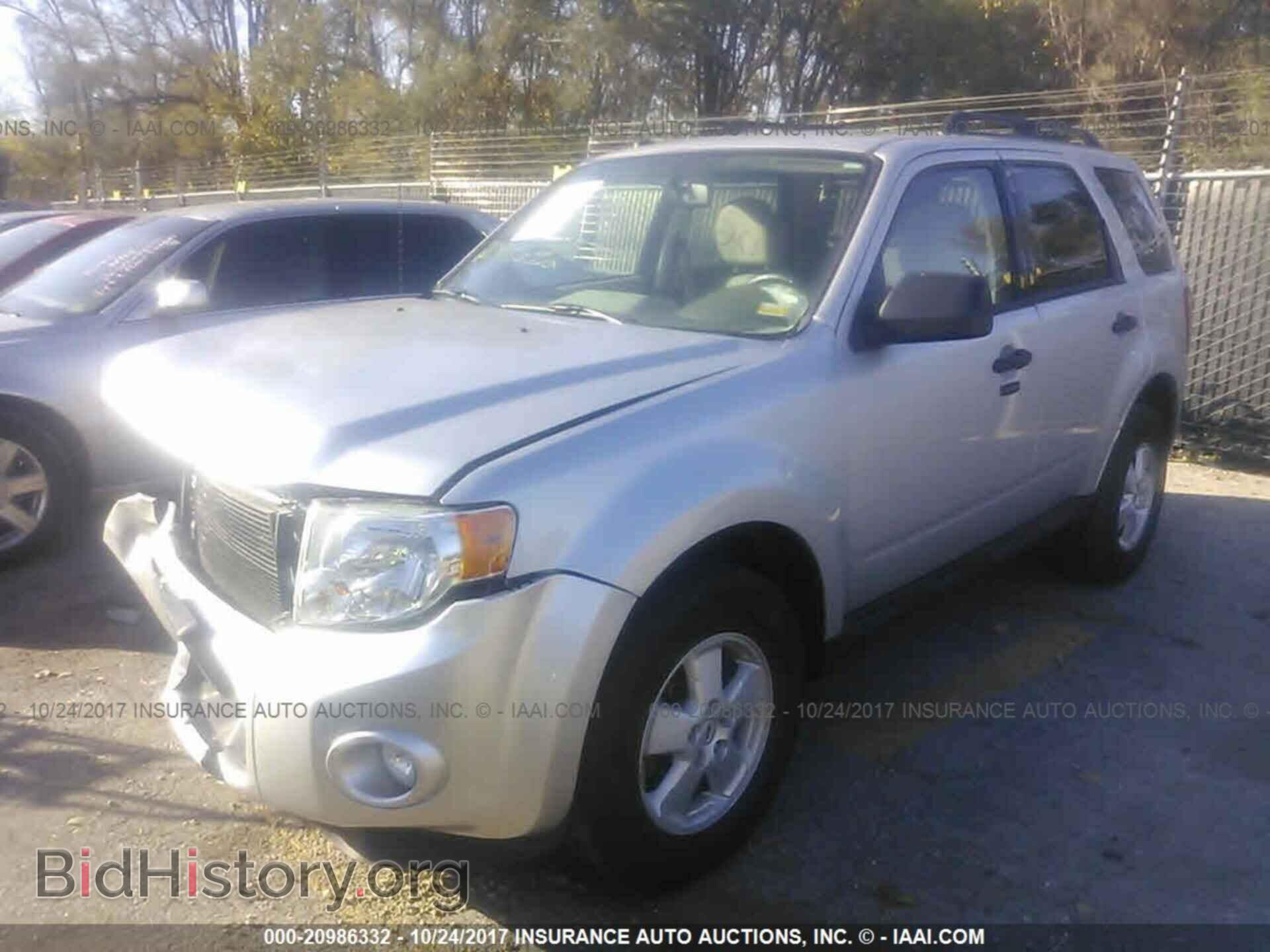 2011 Ford Escape - VIN: 1FMCU0D79BKB52807 - Photo 2