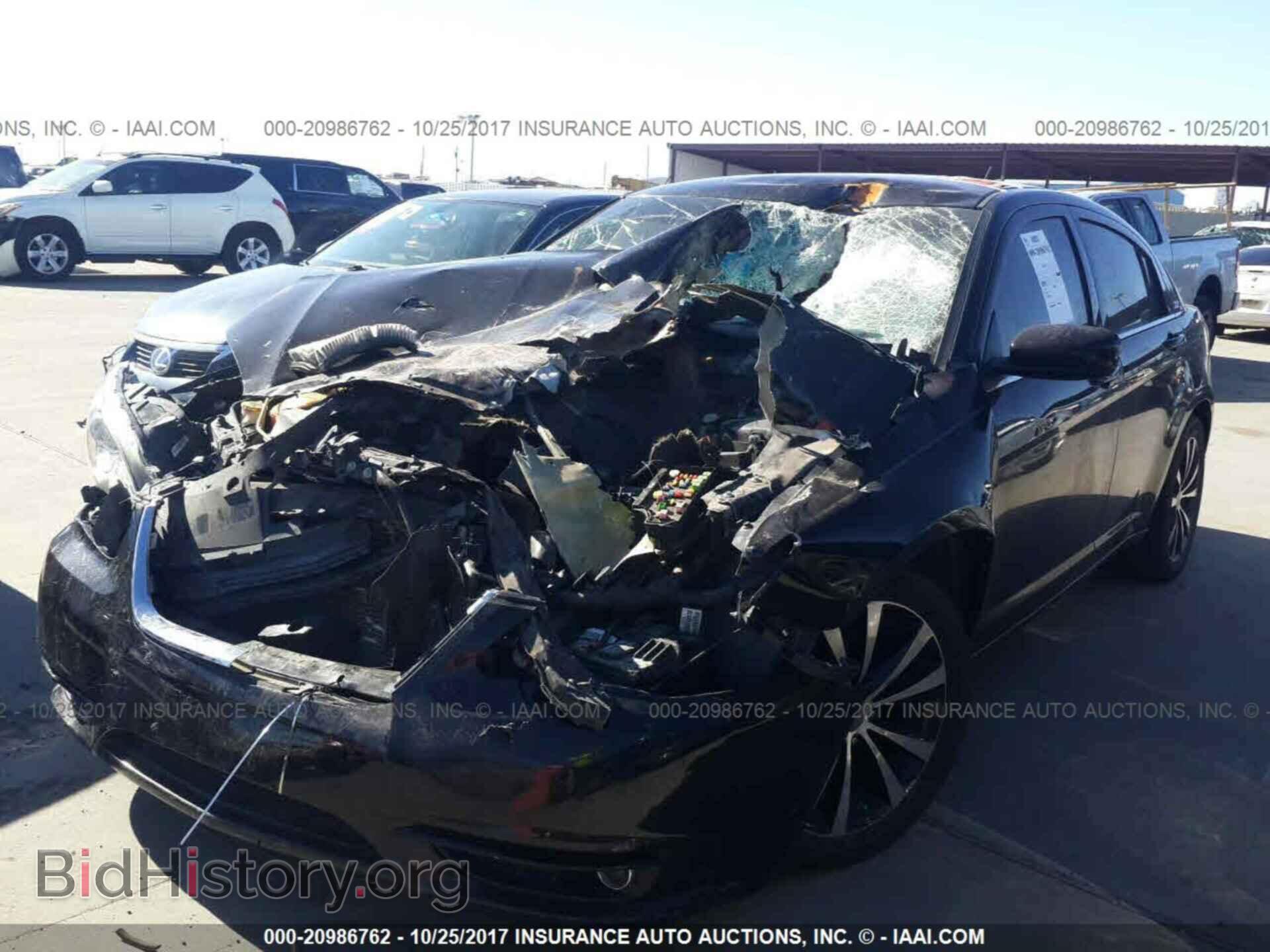 2012 Chrysler 200 - VIN: 1C3CCBBG2CN250698 - Фото 2