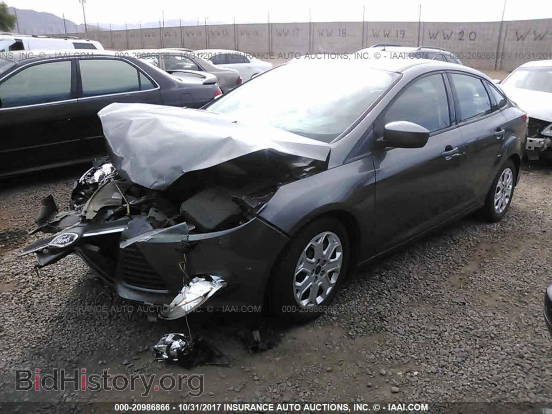 2012 Ford Focus - VIN: 1FAHP3F2XCL454211 - Photo 2