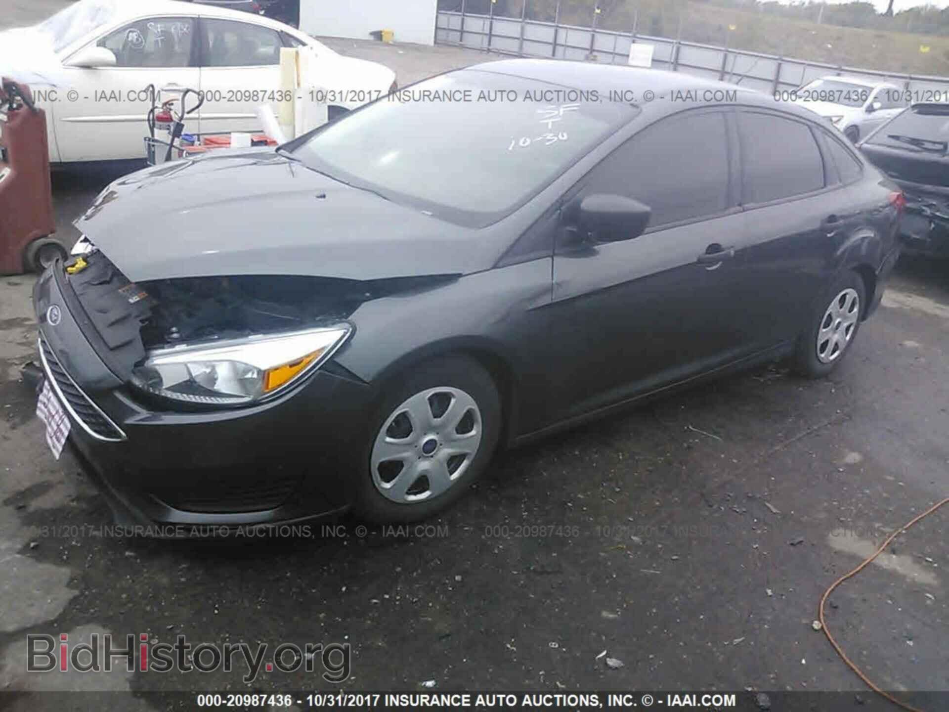 2016 Ford Focus - VIN: 1FADP3E2XGL404883 - Photo 2