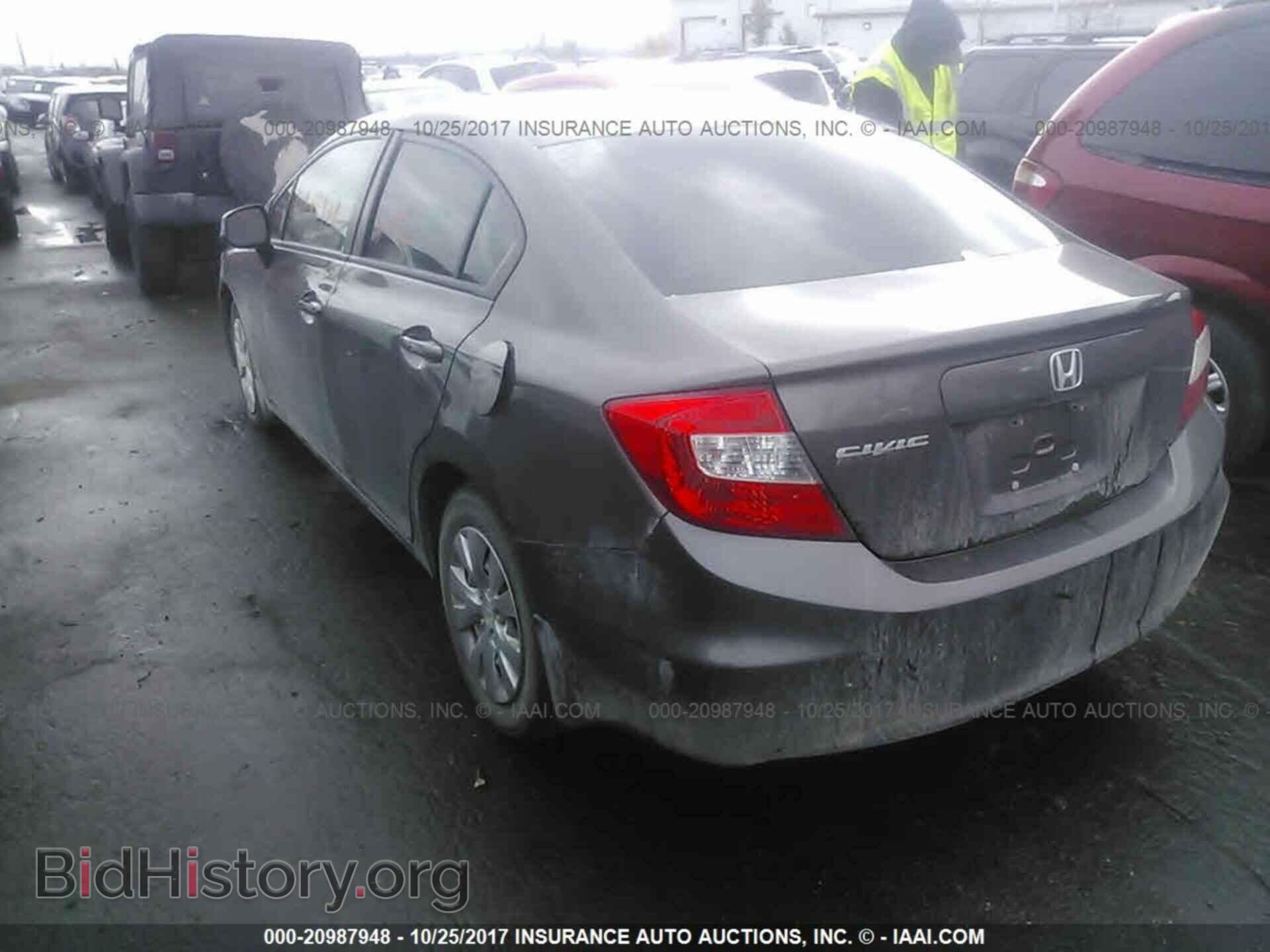 2012 Honda Civic - VIN: 2HGFB2F53CH561698 - Photo 3