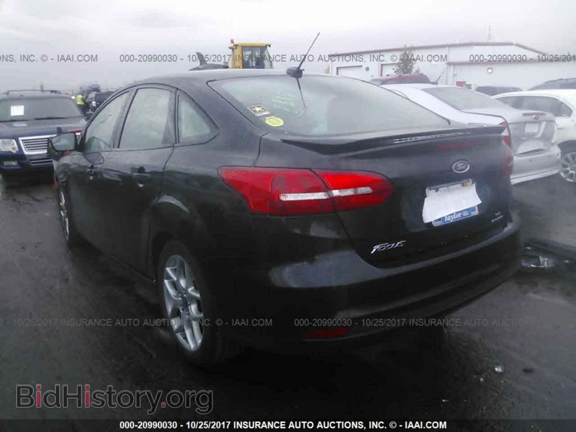 2015 Ford Focus - VIN: 1FADP3F29FL323239 - Фото 3