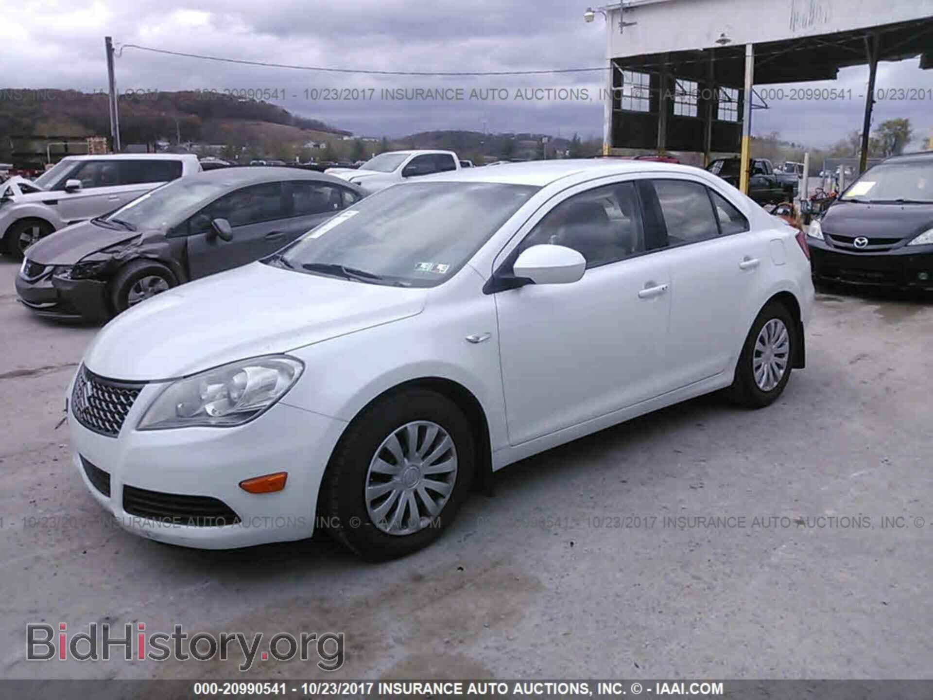 2012 Suzuki Kizashi - VIN: JS2RF9A10C6100513 - Photo 2