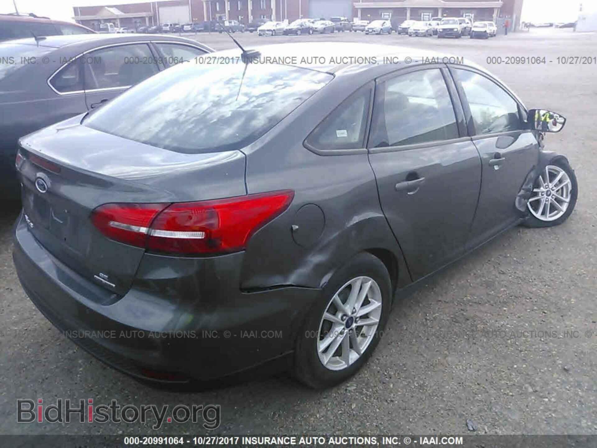 2015 Ford Focus - VIN: 1FADP3F27FL257189 - Photo 4