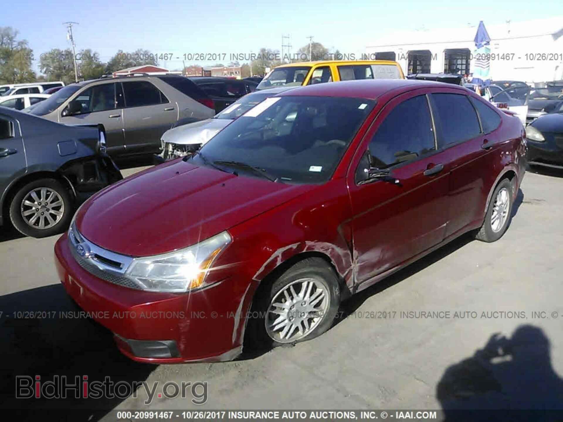 2011 Ford Focus - VIN: 1FAHP3FN4BW148371 - Фото 2