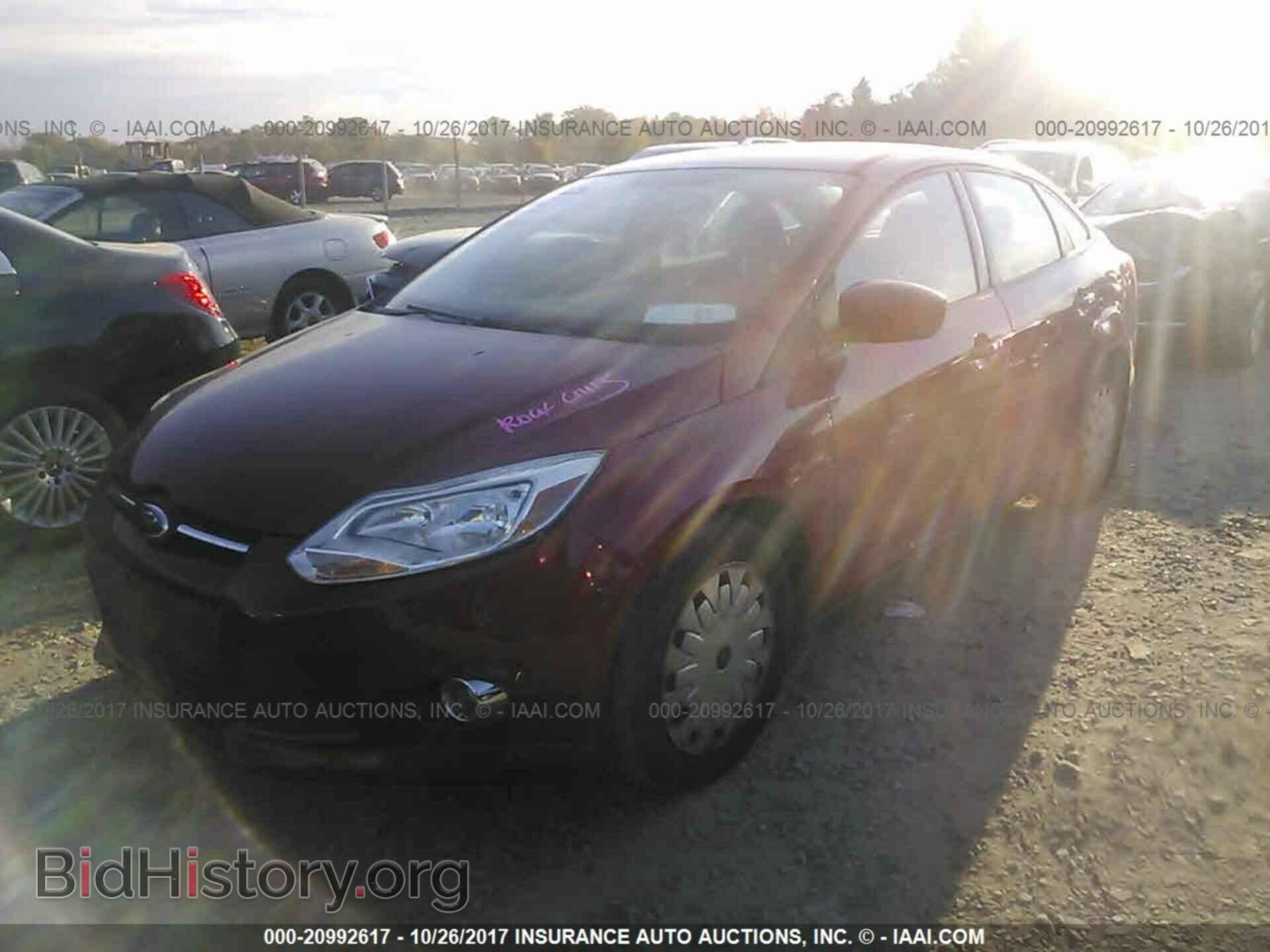 2012 Ford Focus - VIN: 1FAHP3F23CL462943 - Photo 2