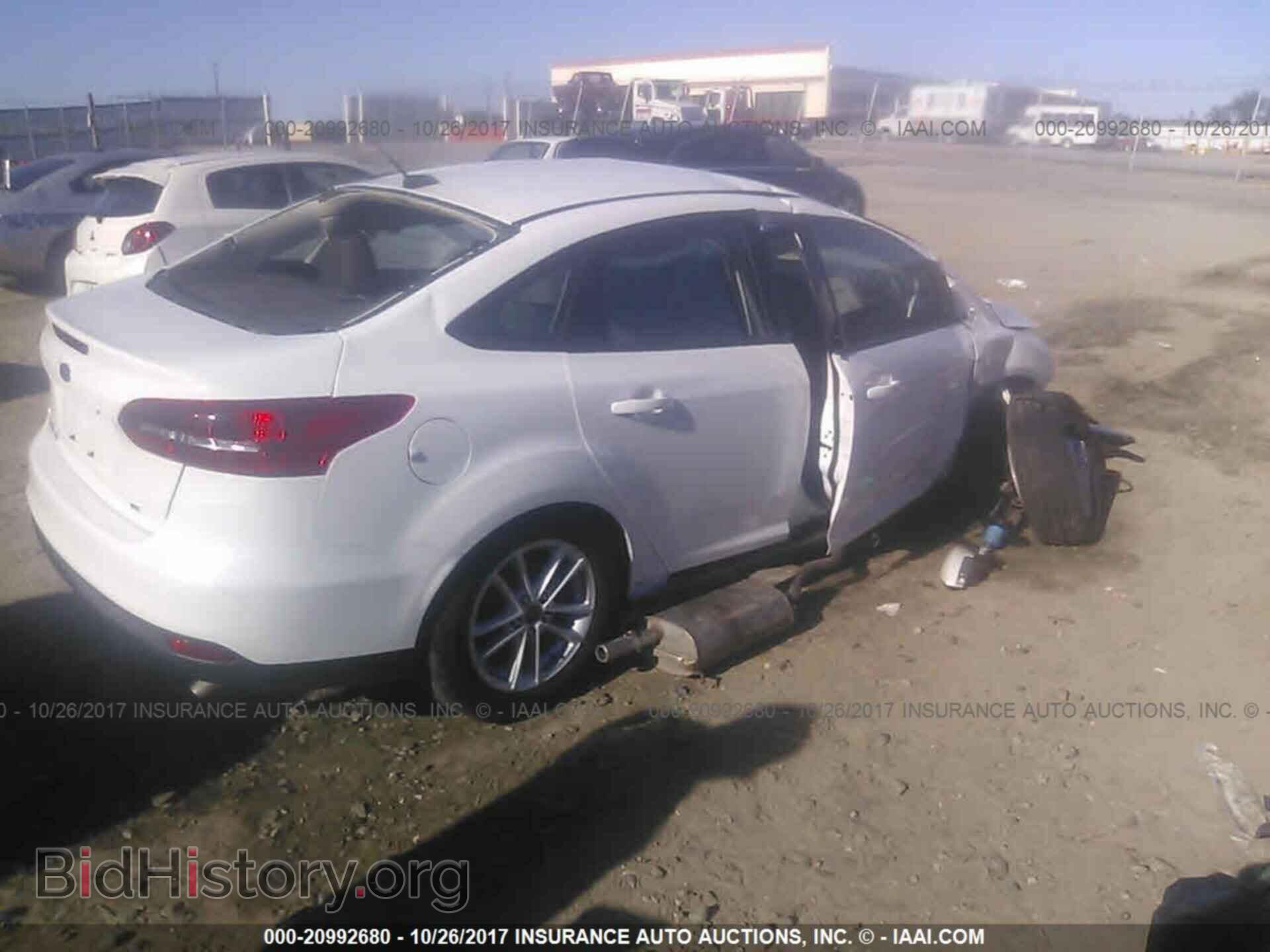 2017 Ford Focus - VIN: 1FADP3F24HL336936 - Photo 4
