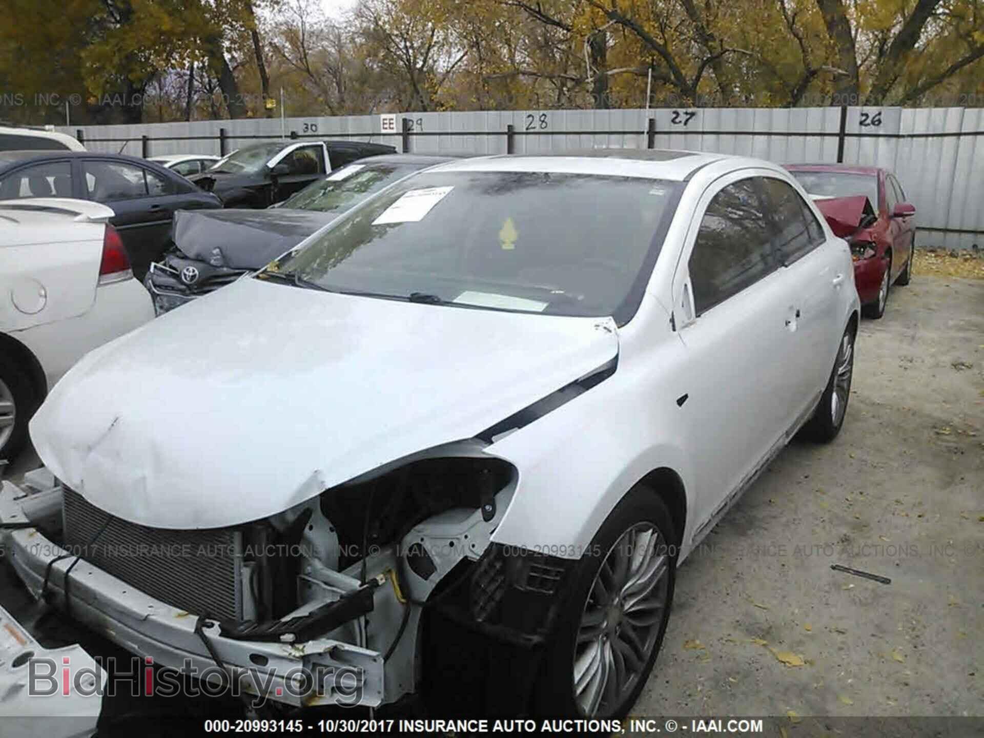 2011 Suzuki Kizashi - VIN: JS2RF9A84B6110330 - Photo 2