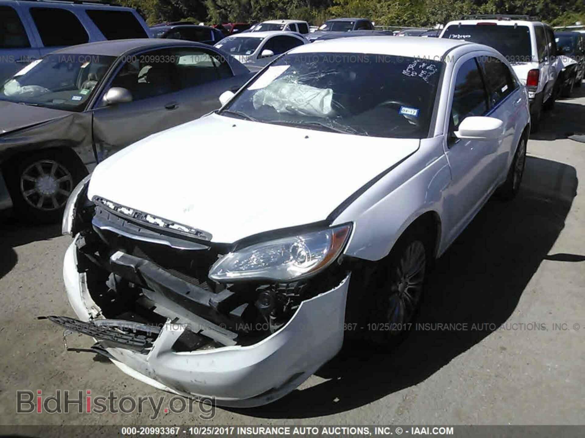 2012 Chrysler 200 - VIN: 1C3CCBAB8CN155391 - Photo 2