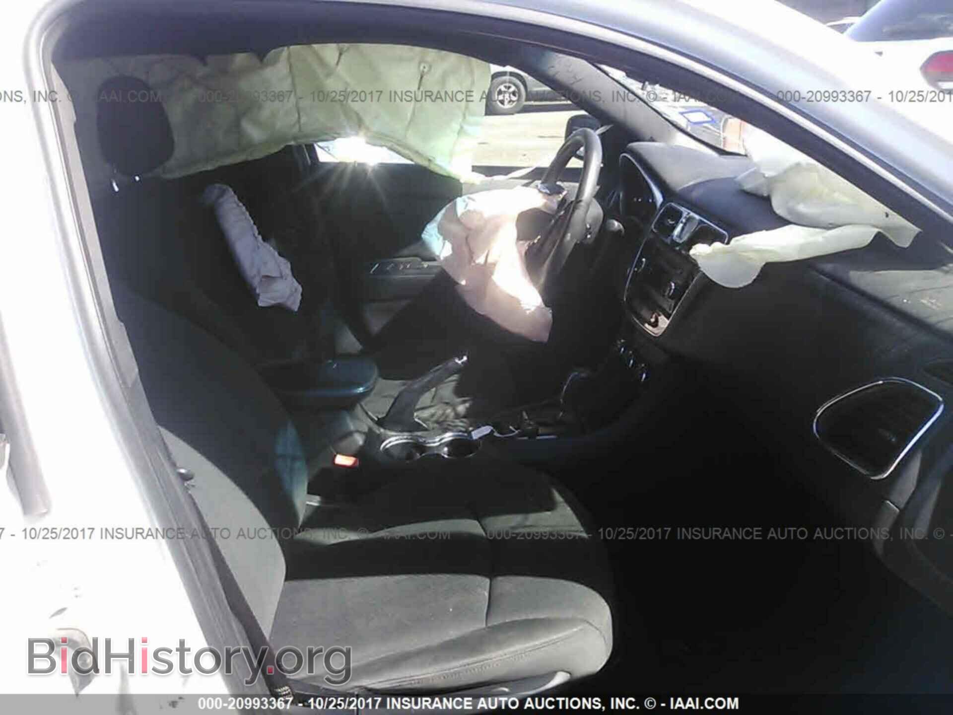 2012 Chrysler 200 - VIN: 1C3CCBAB8CN155391 - Photo 5
