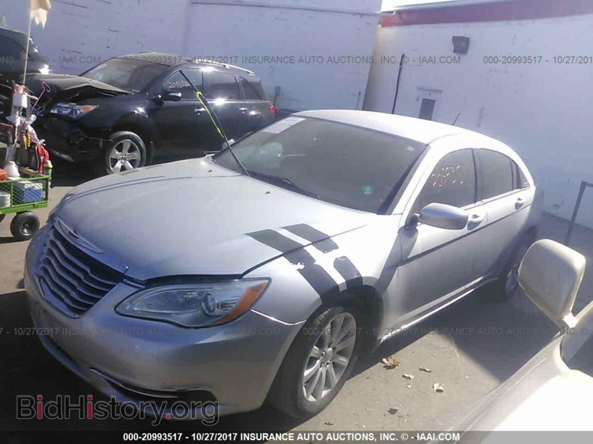 2012 Chrysler 200 - VIN: 1C3CCBBG7CN241270 - Фото 2