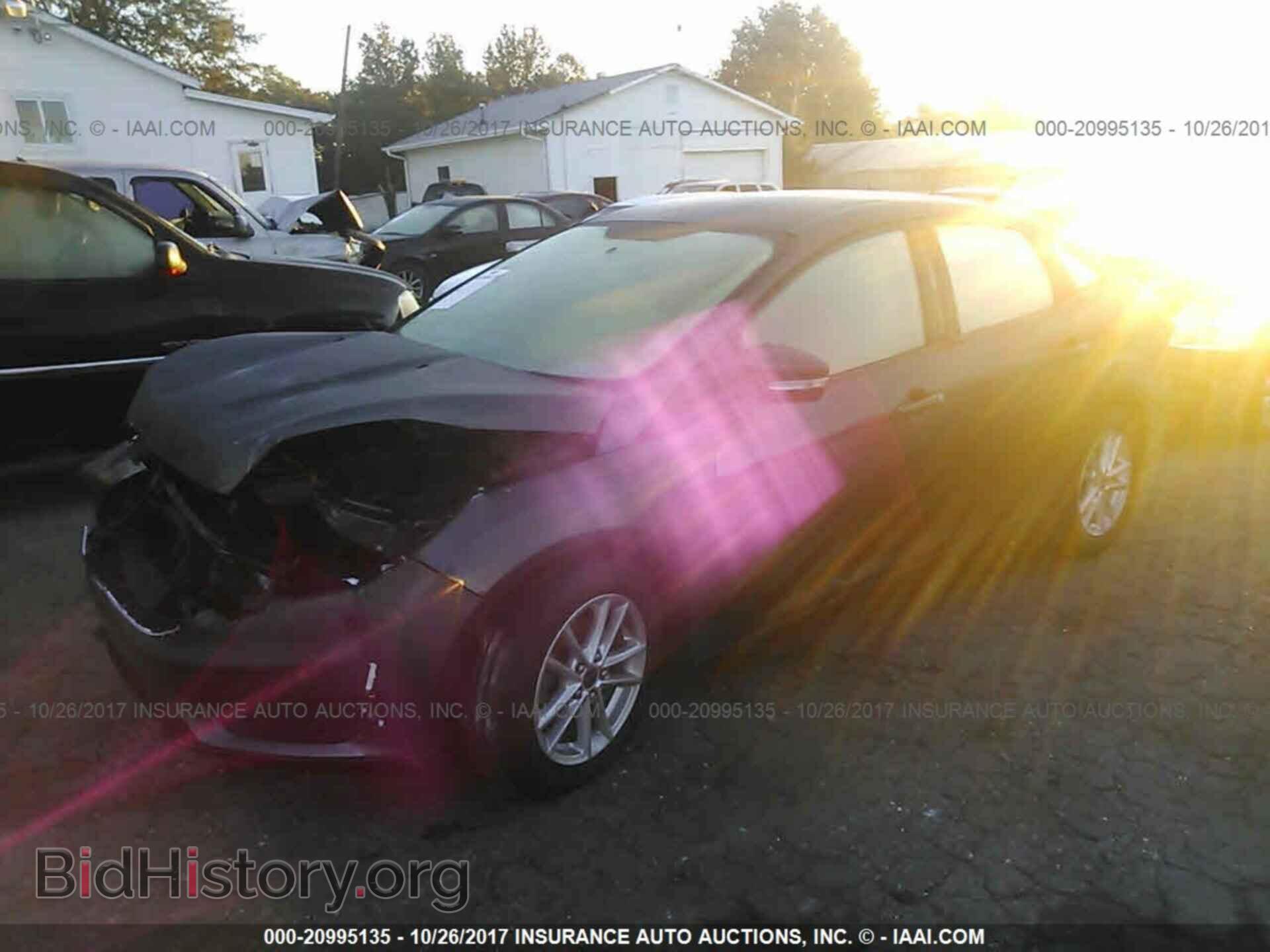 2016 Ford Focus - VIN: 1FADP3F28GL241620 - Photo 2