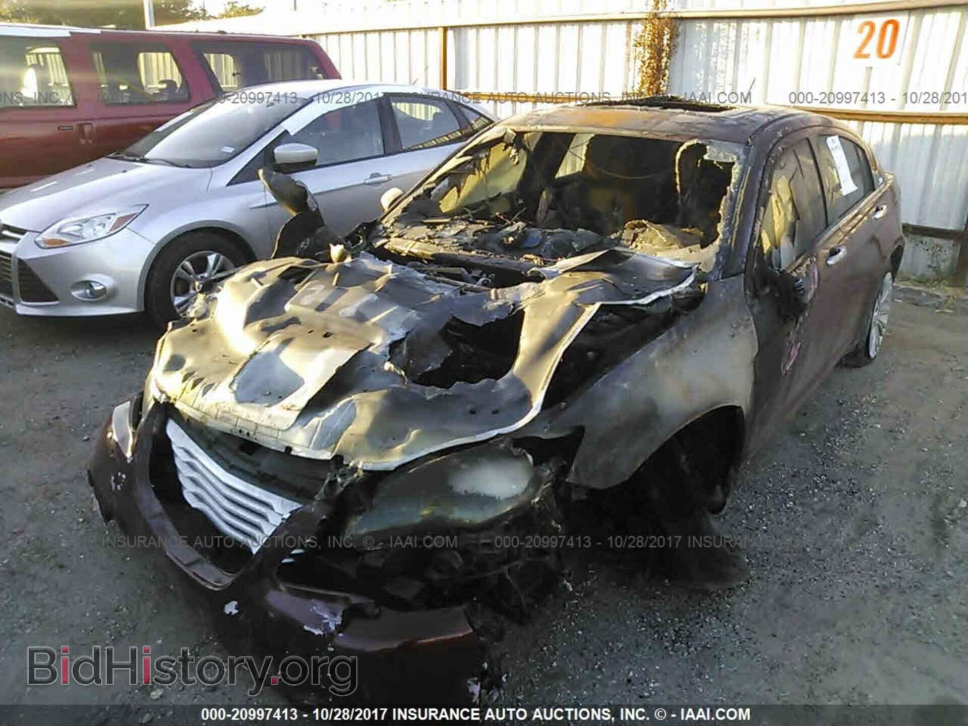 2011 Chrysler 200 - VIN: 1C3BC2FGXBN594560 - Photo 2