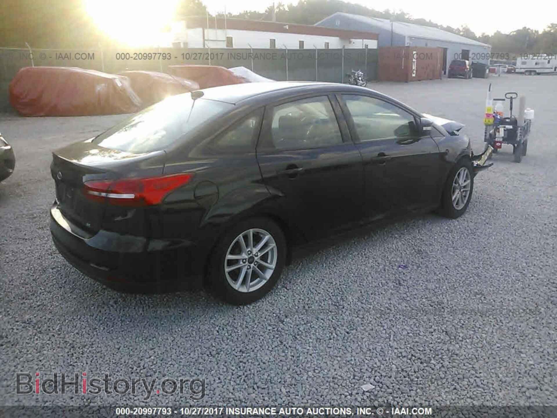 2017 Ford Focus - VIN: 1FADP3F20HL243623 - Photo 4