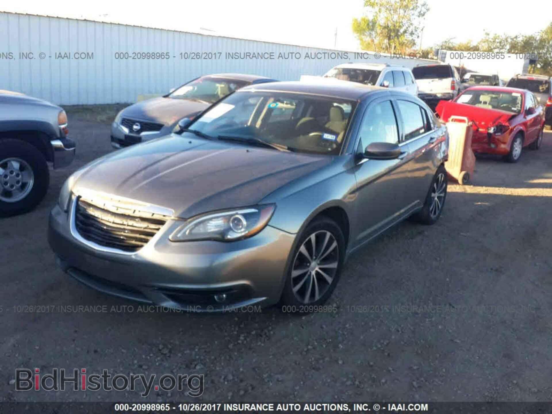 2012 Chrysler 200 - VIN: 1C3CCBBG0CN250781 - Photo 2
