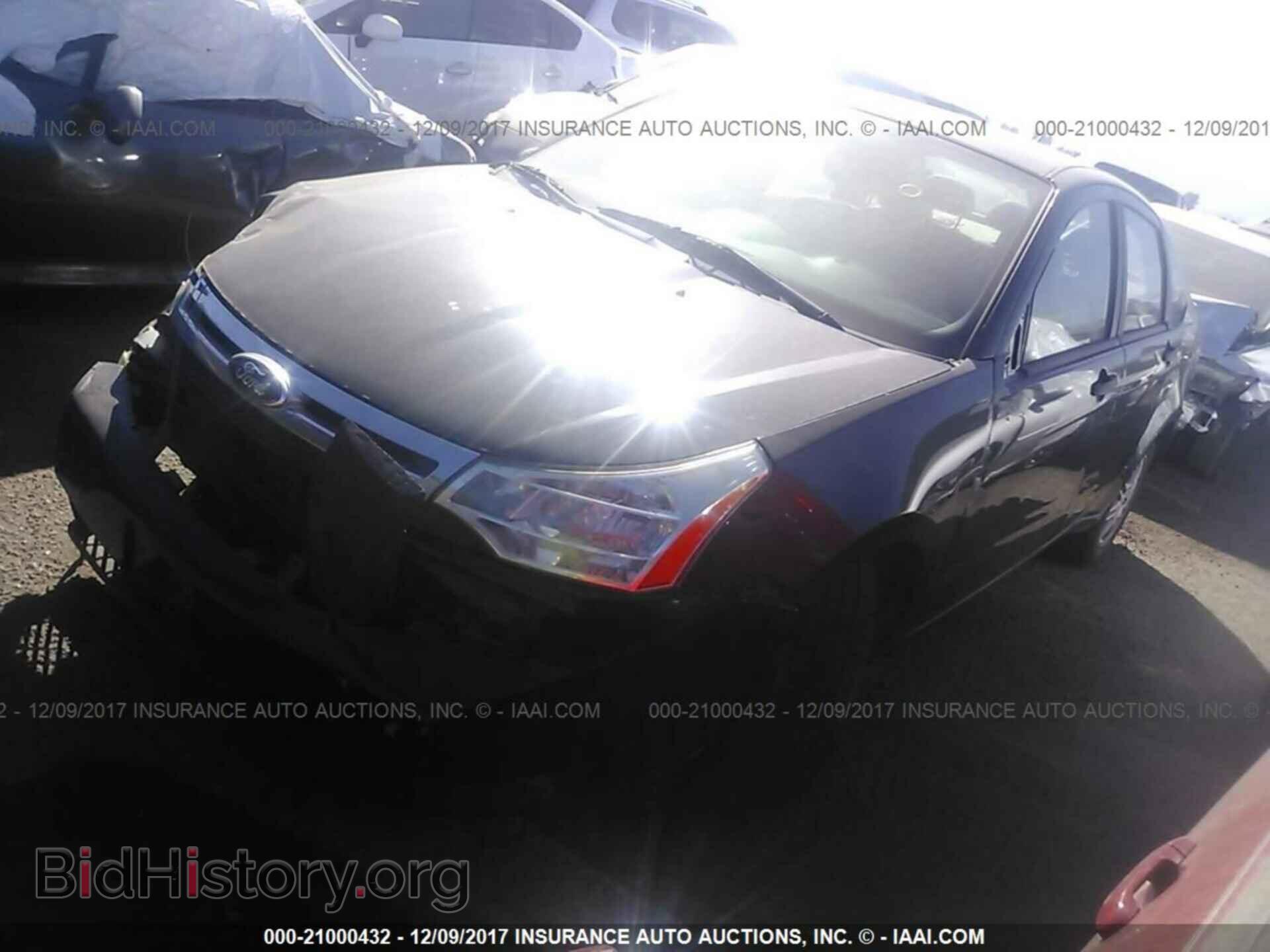 2011 Ford Focus - VIN: 1FAHP3FN9BW167336 - Фото 2
