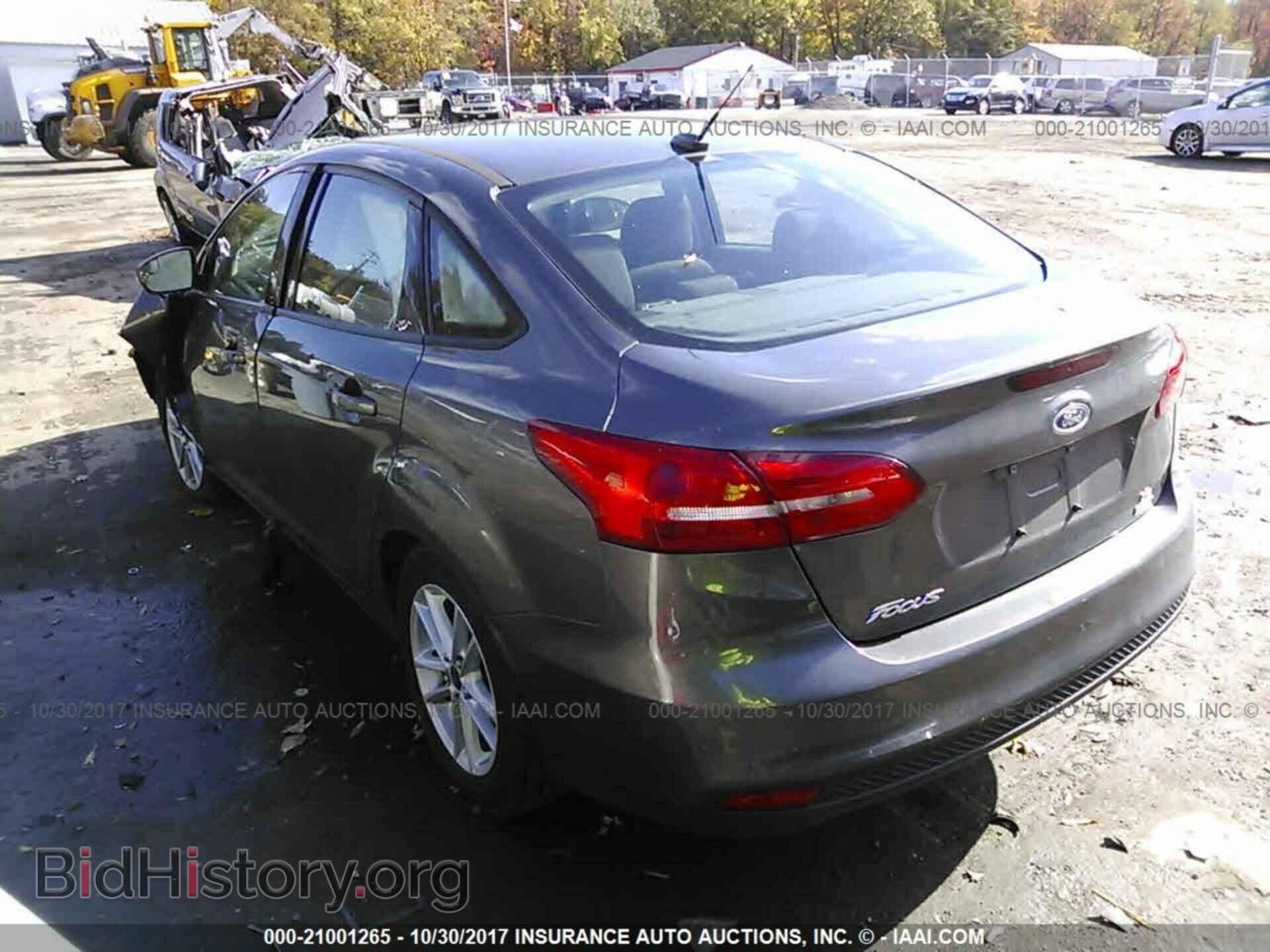 2015 Ford Focus - VIN: 1FADP3FE7FL272950 - Photo 3