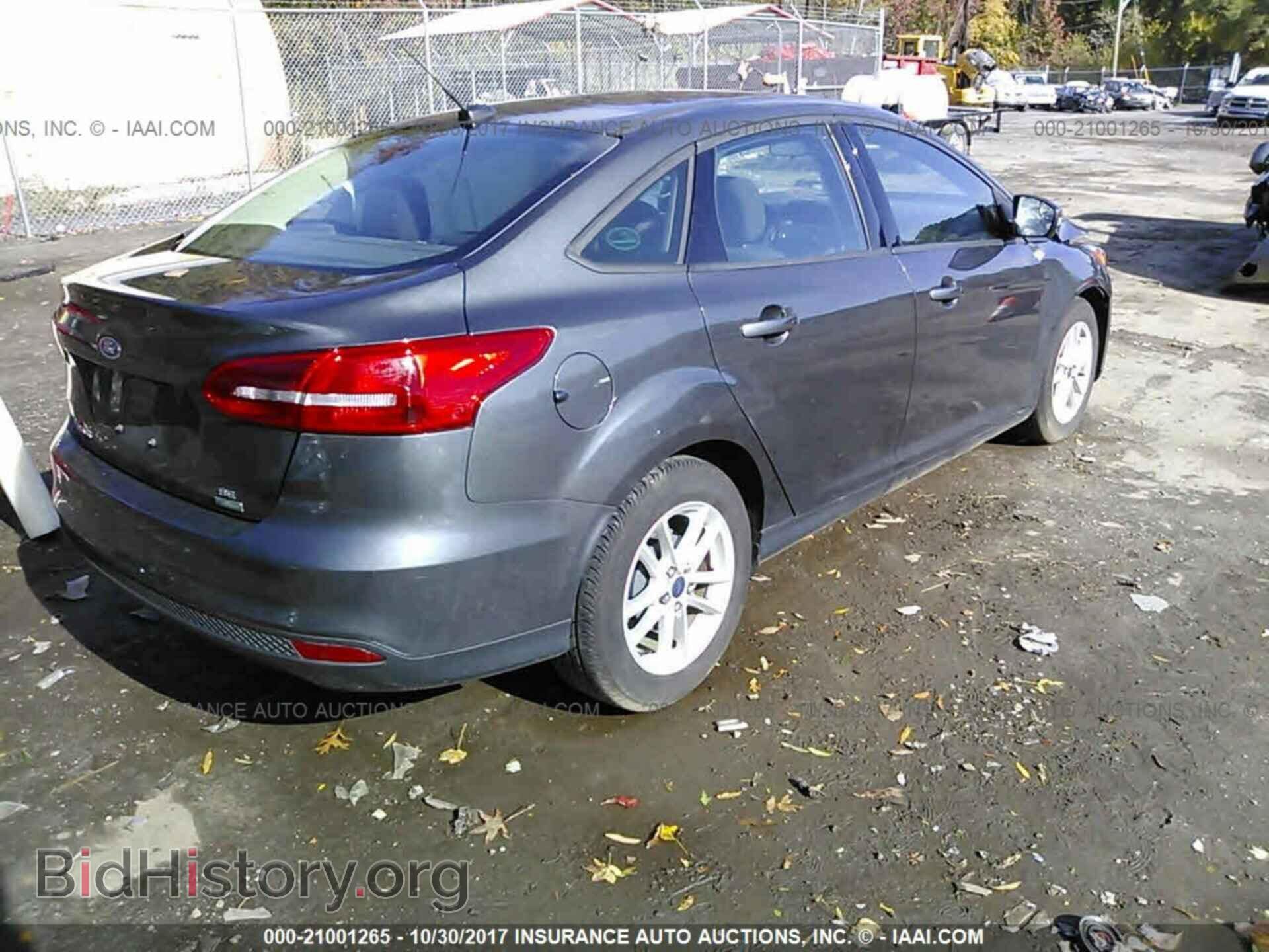 2015 Ford Focus - VIN: 1FADP3FE7FL272950 - Photo 4