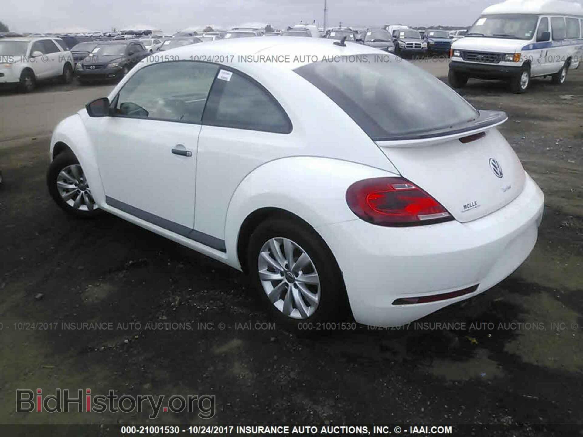 2017 Volkswagen Beetle - VIN: 3VWF17AT2HM607953 - Фото 3