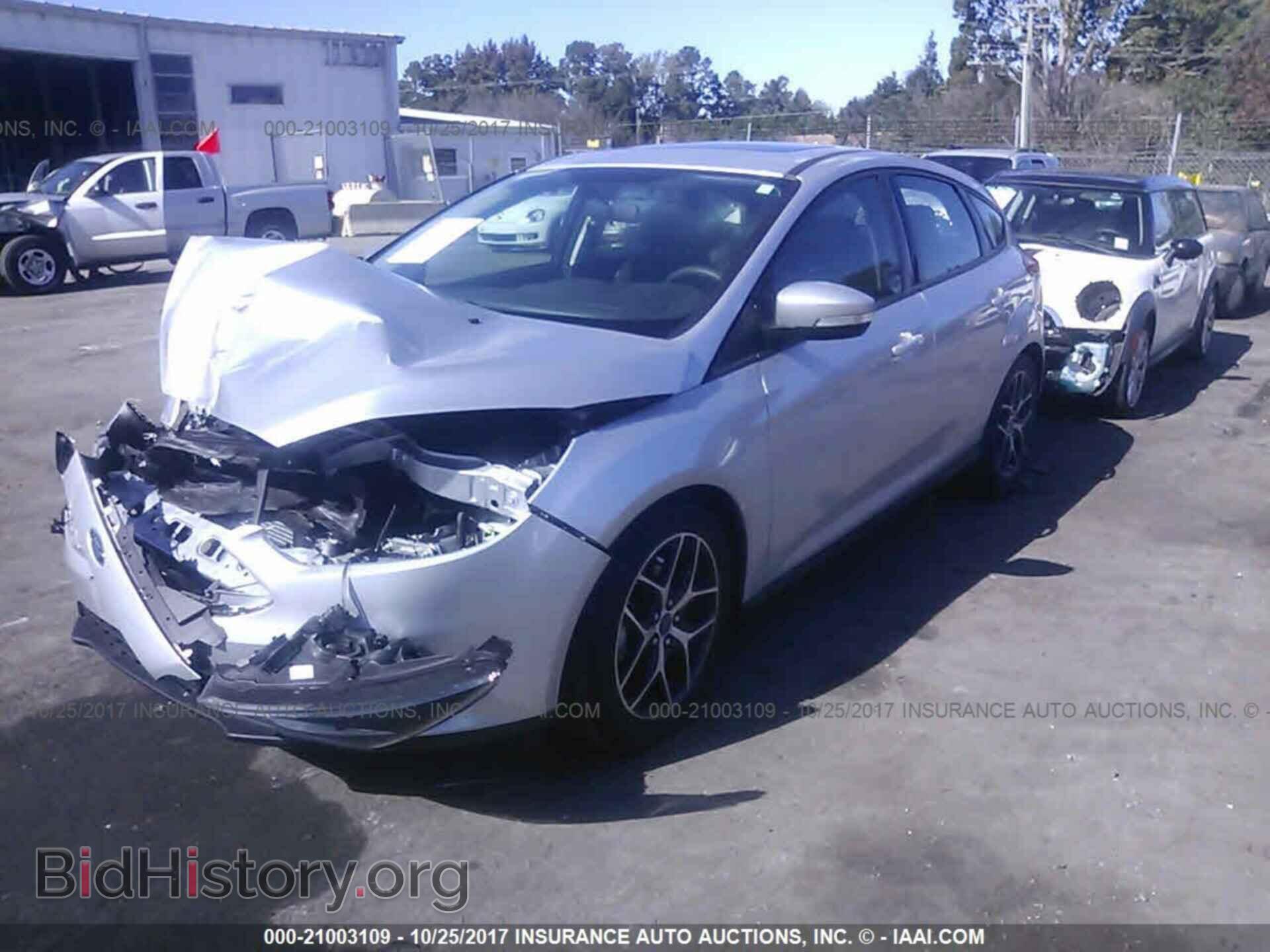 2017 Ford Focus - VIN: 1FADP3M20HL208308 - Photo 2