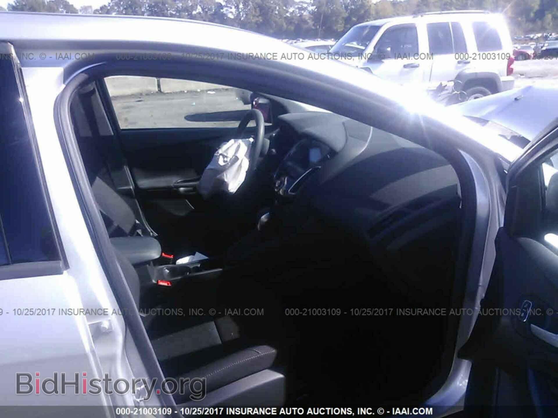2017 Ford Focus - VIN: 1FADP3M20HL208308 - Photo 5