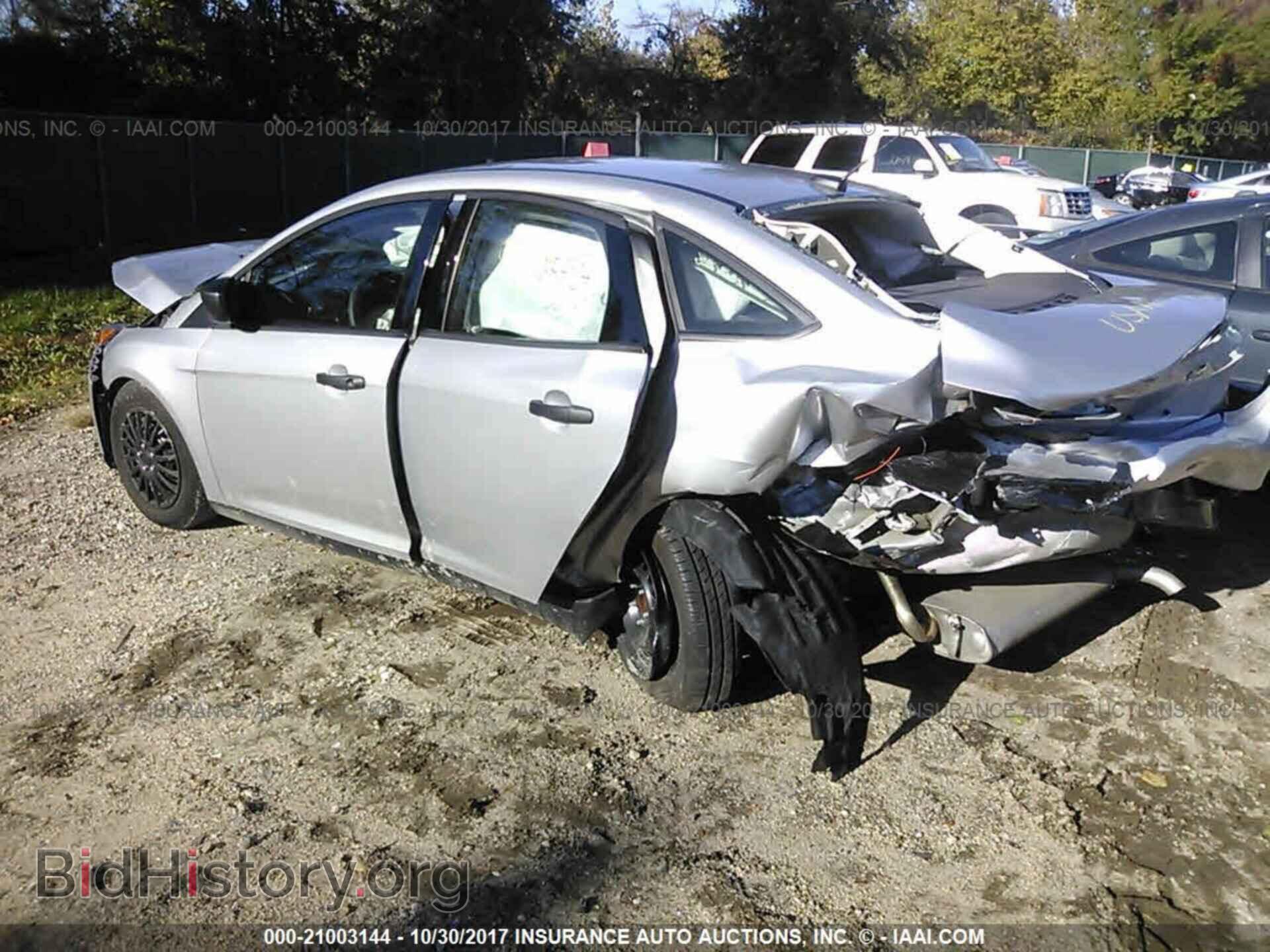 2017 Ford Focus - VIN: 1FADP3E28HL218633 - Photo 3