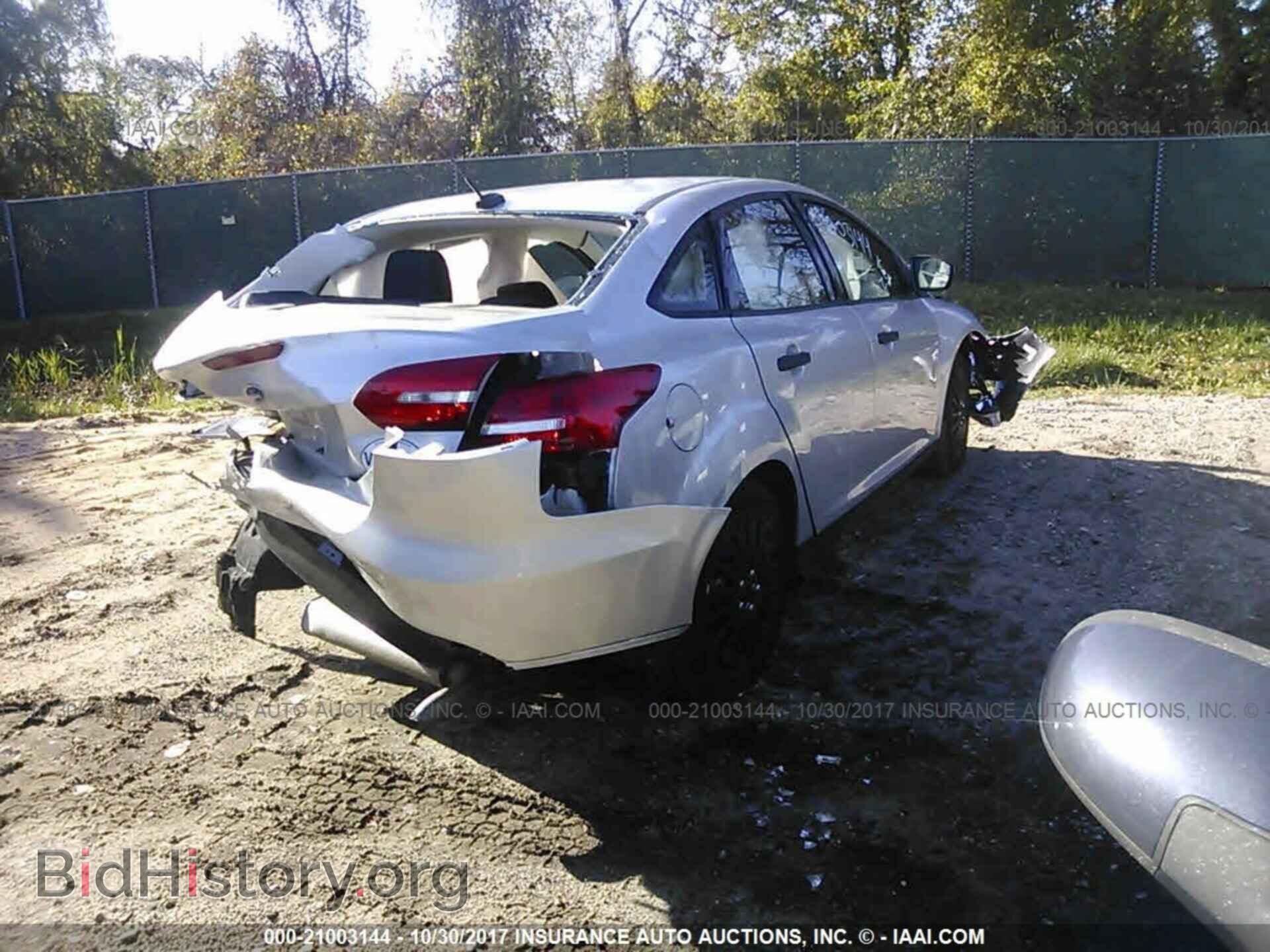 2017 Ford Focus - VIN: 1FADP3E28HL218633 - Photo 4