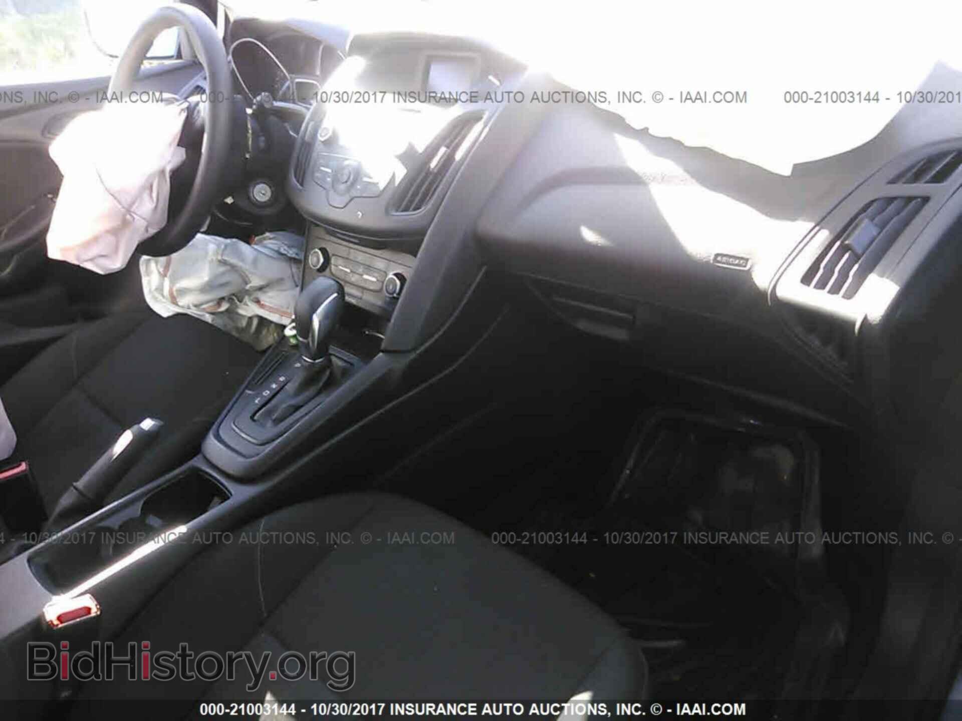 2017 Ford Focus - VIN: 1FADP3E28HL218633 - Photo 5