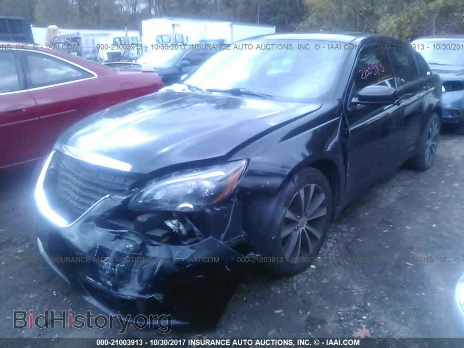 2011 Chrysler 200 - VIN: 1C3BC8FG6BN572185 - Фото 2