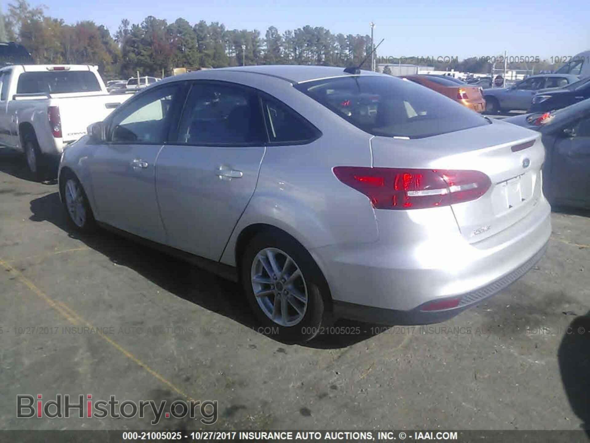 2016 Ford Focus - VIN: 1FADP3F25GL269598 - Photo 3