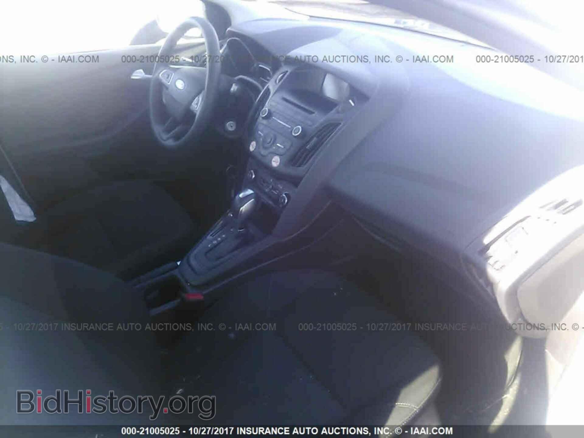 2016 Ford Focus - VIN: 1FADP3F25GL269598 - Photo 5
