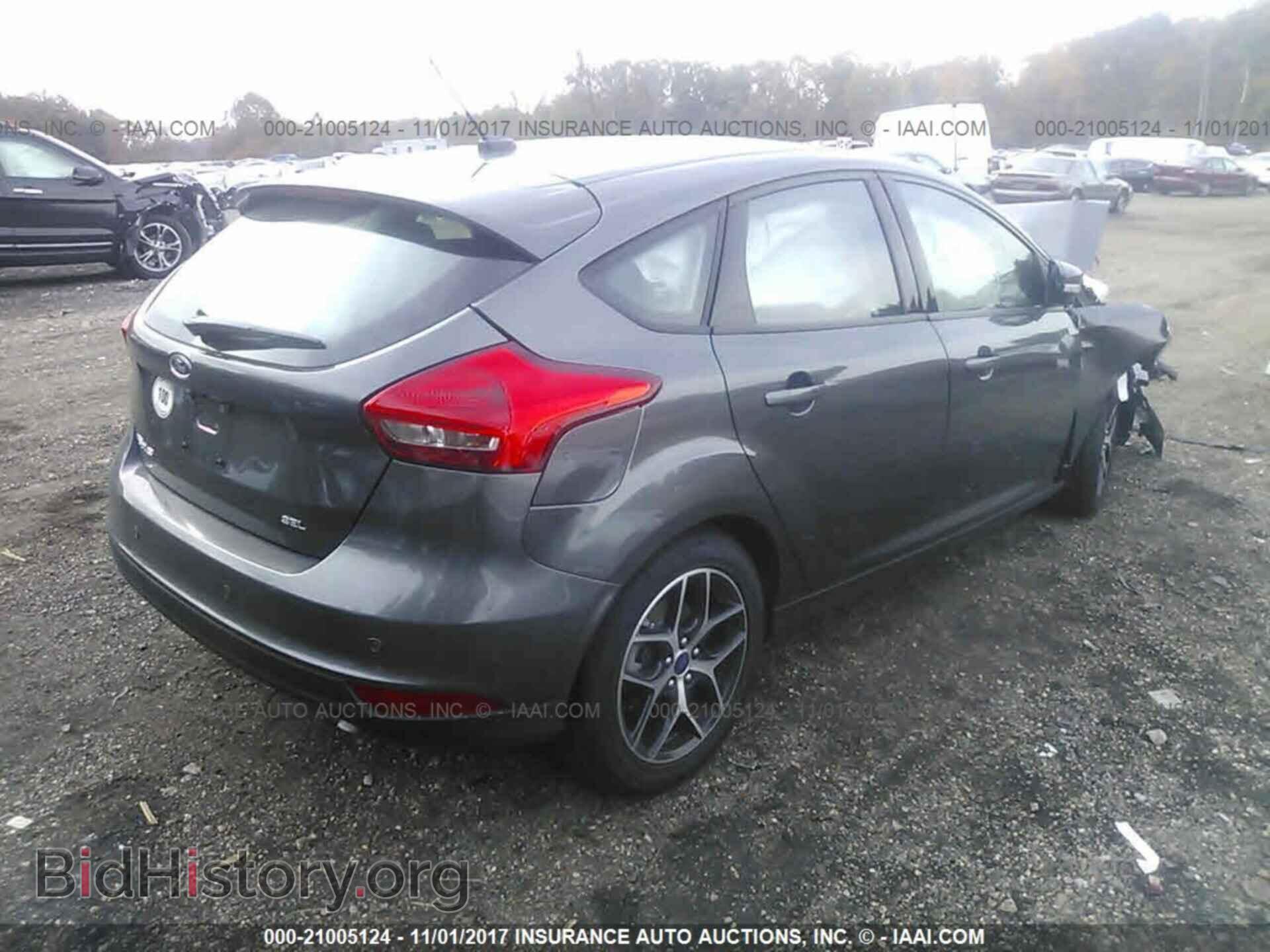 2017 Ford Focus - VIN: 1FADP3M29HL323070 - Photo 4