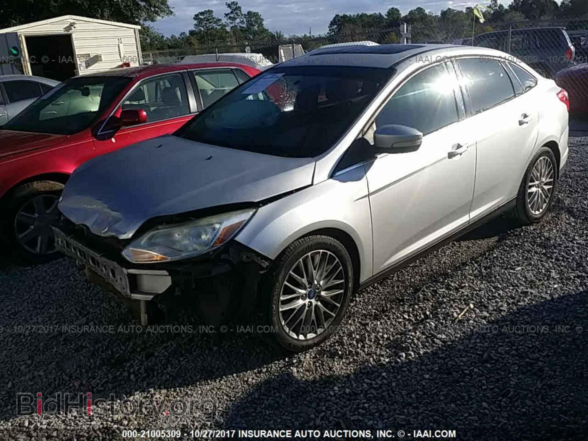 2012 Ford Focus - VIN: 1FAHP3H28CL176941 - Photo 2